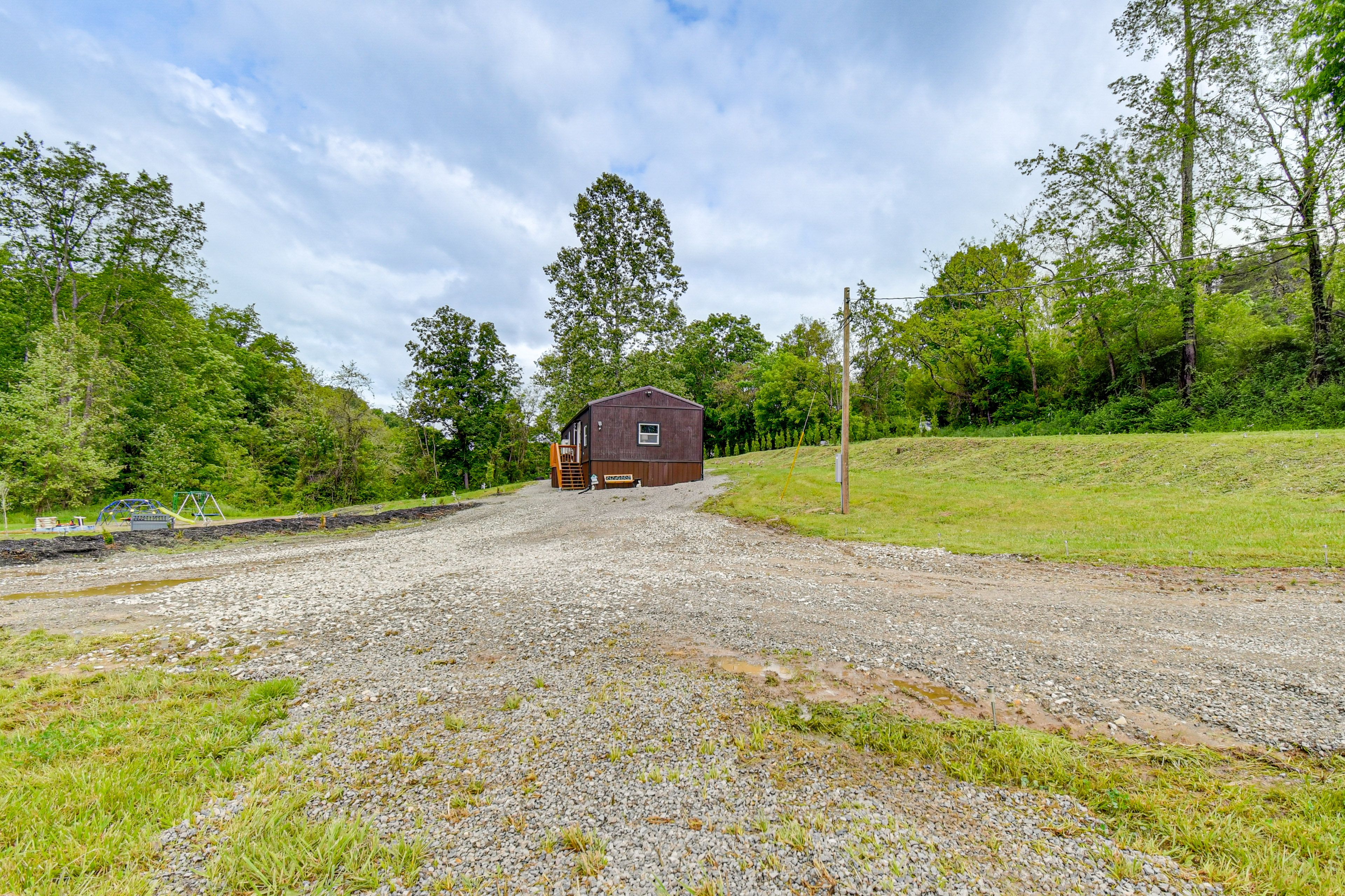 Parking | Driveway (Ample Parking) | RV/Trailer Parking Allowed