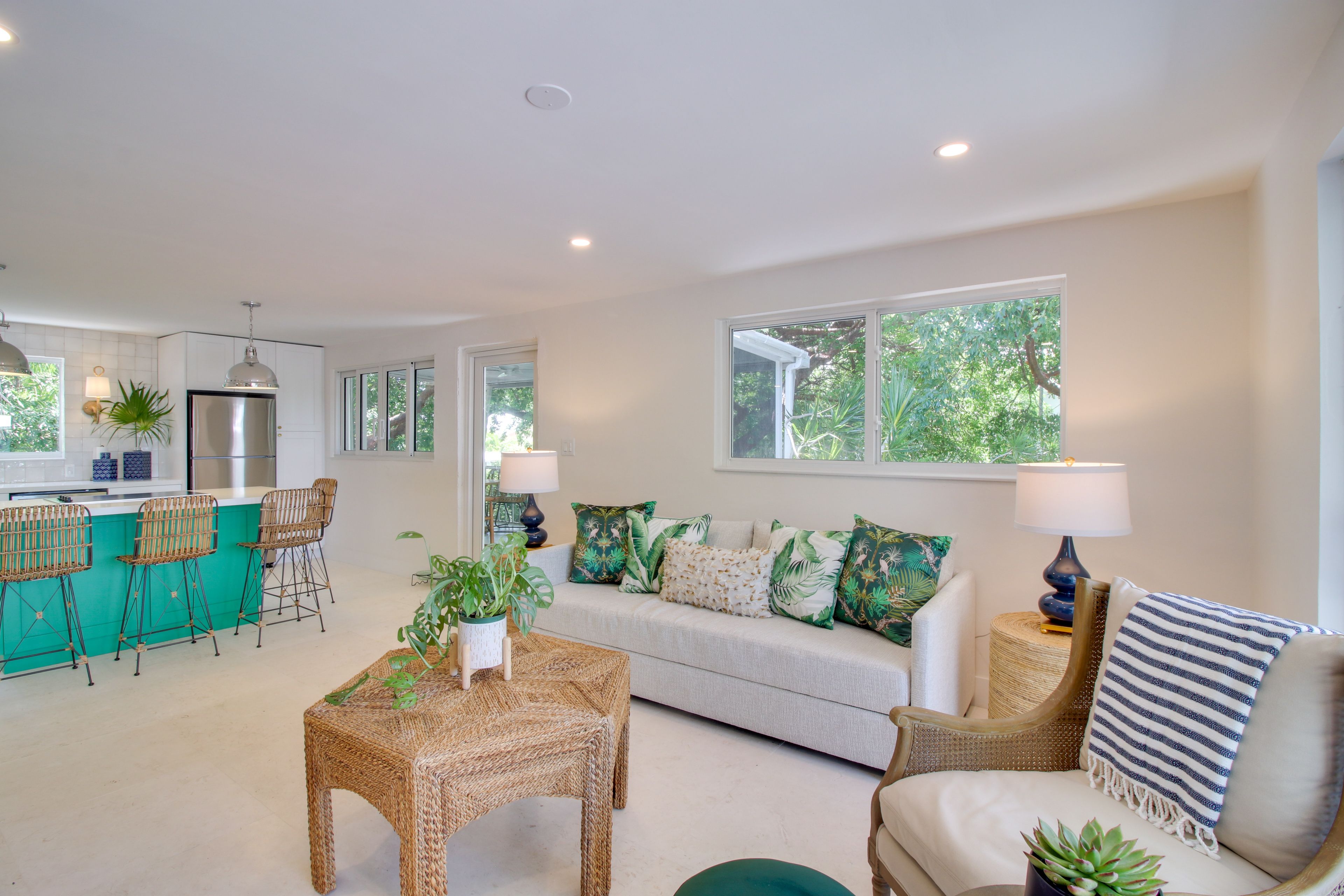 Living Room | Free WiFi | Central A/C | Smart TV | Sleeper Sofa