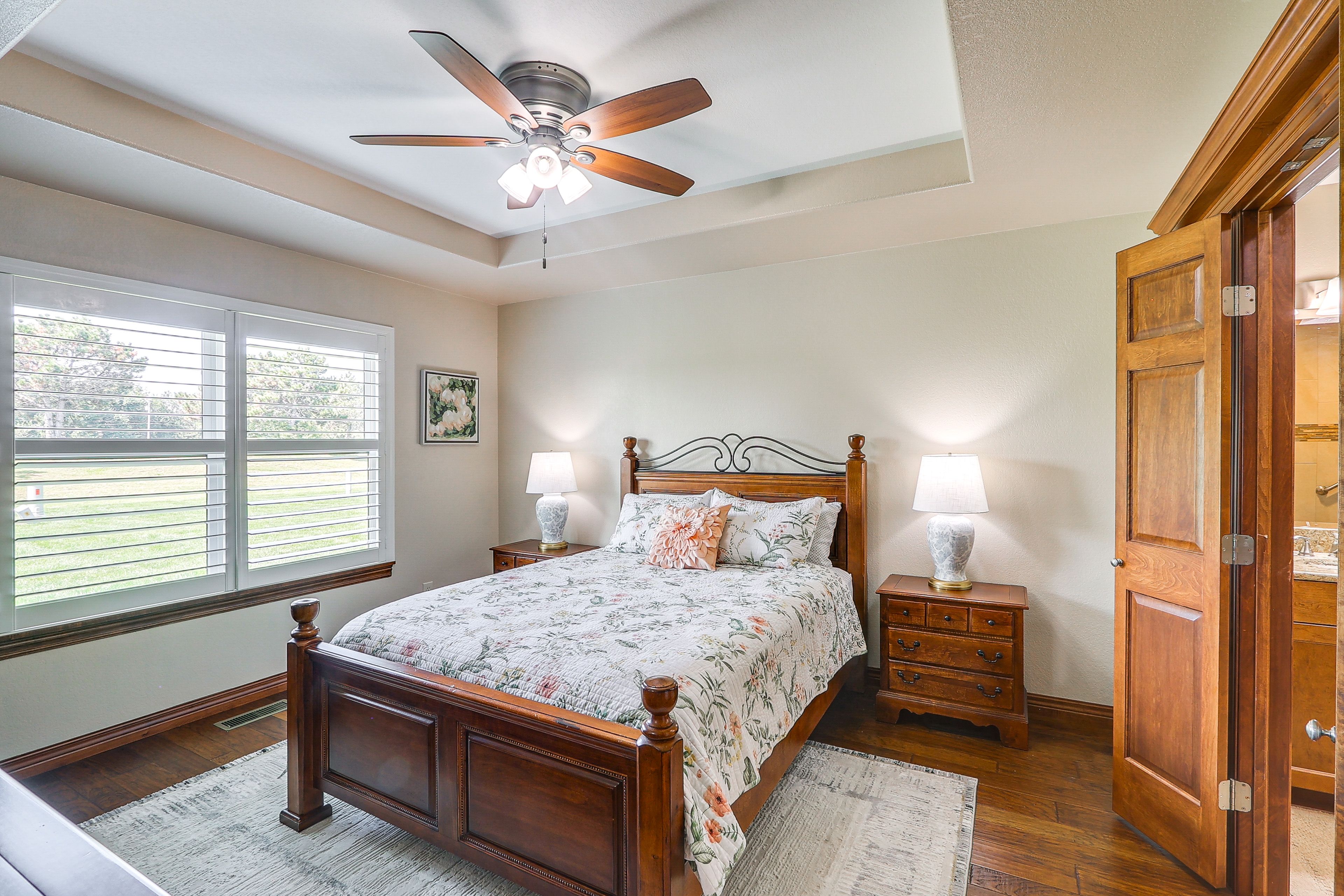 Bedroom 1 | Queen Bed | Main Floor