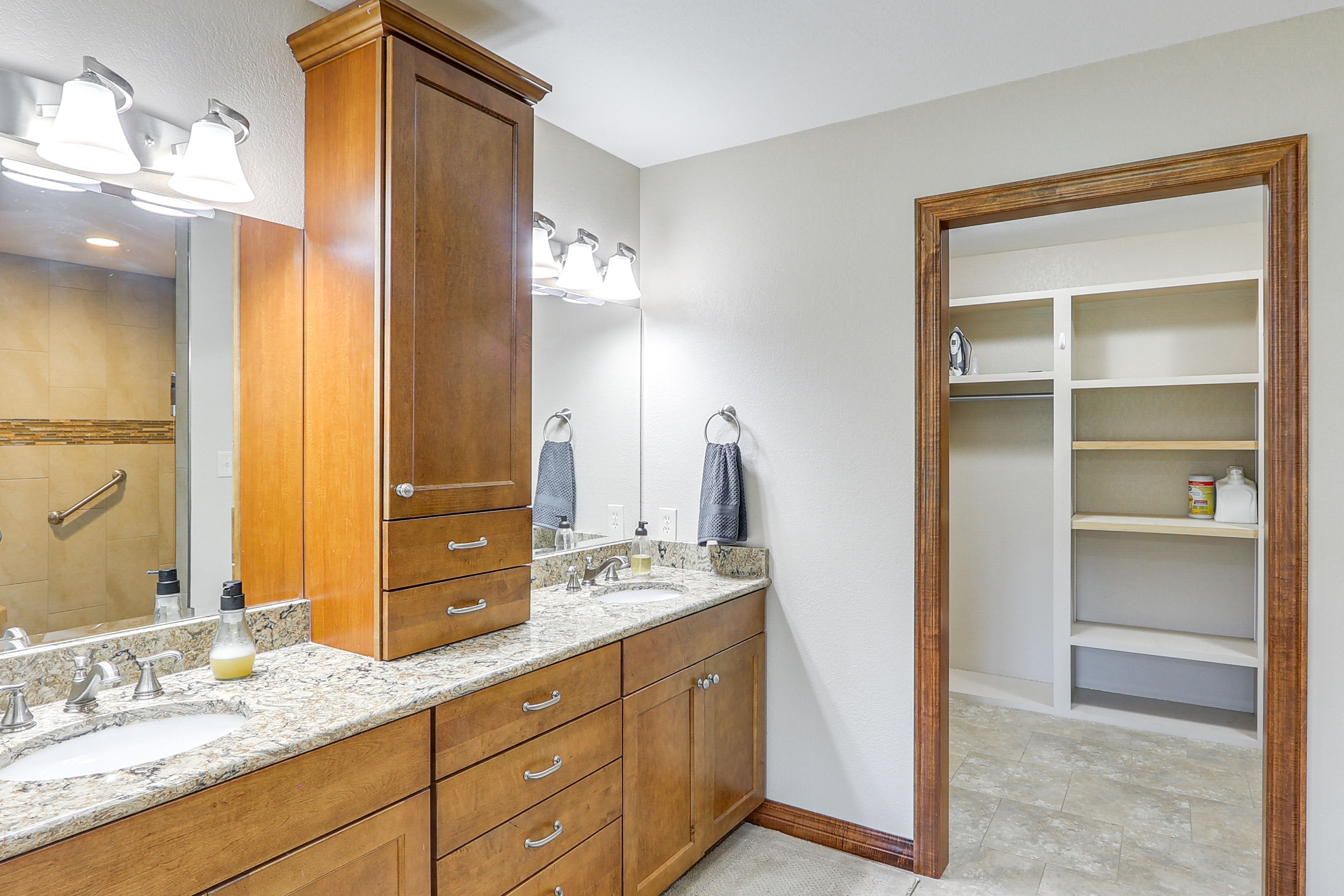 Full Bathroom | Main Floor