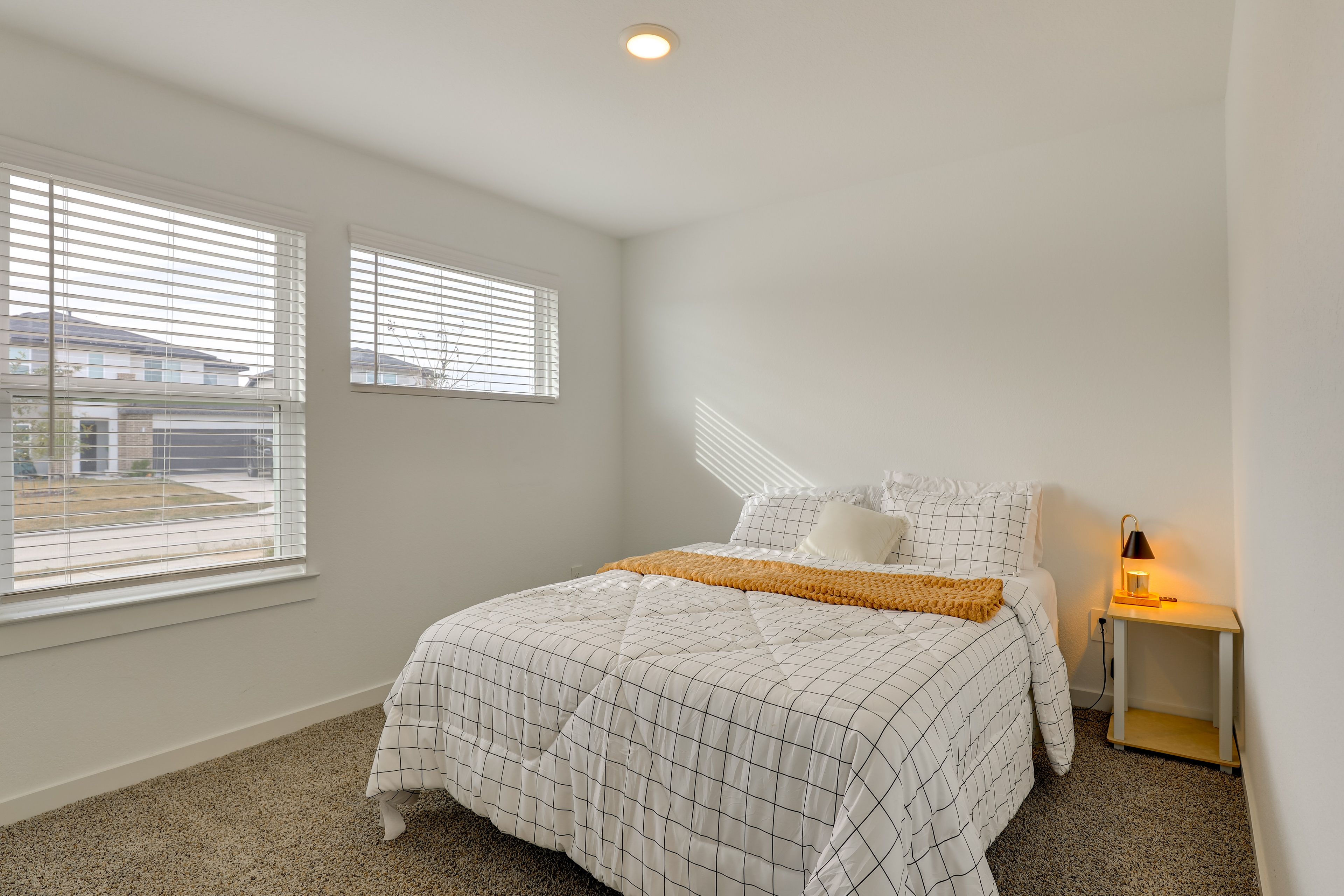 Bedroom 2 | Queen Bed