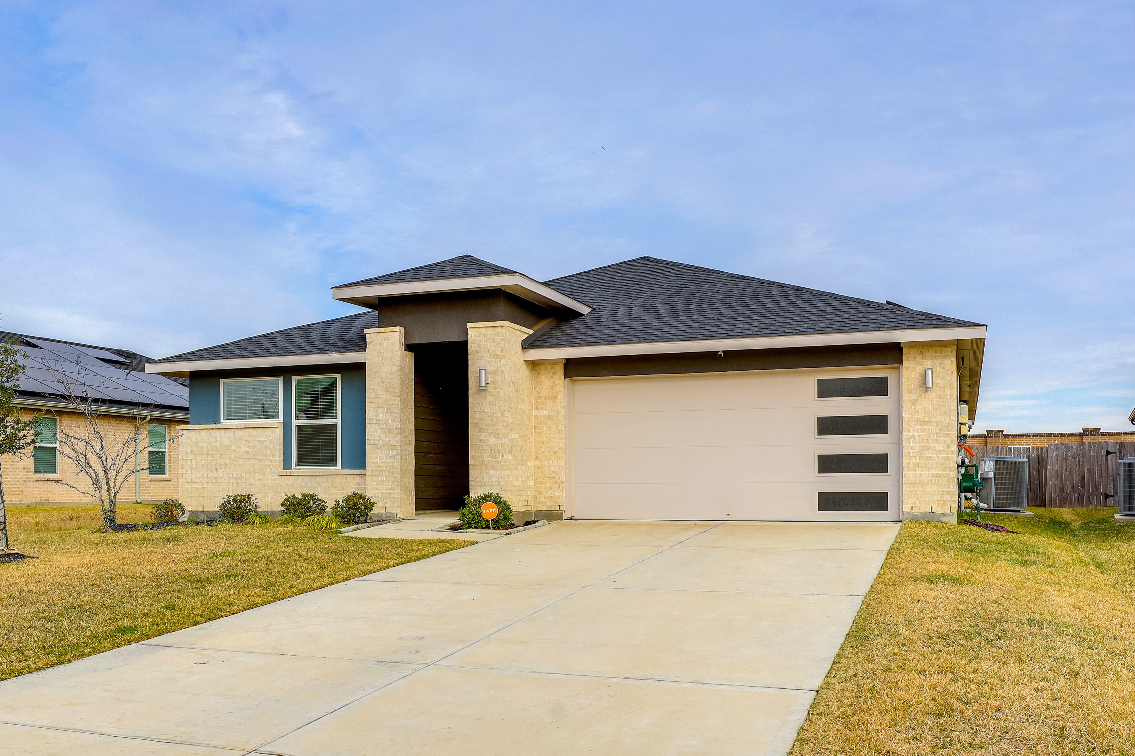 Parking | Driveway (2 Vehicles) | Free Street Parking (2 Vehicles) | EV Charger