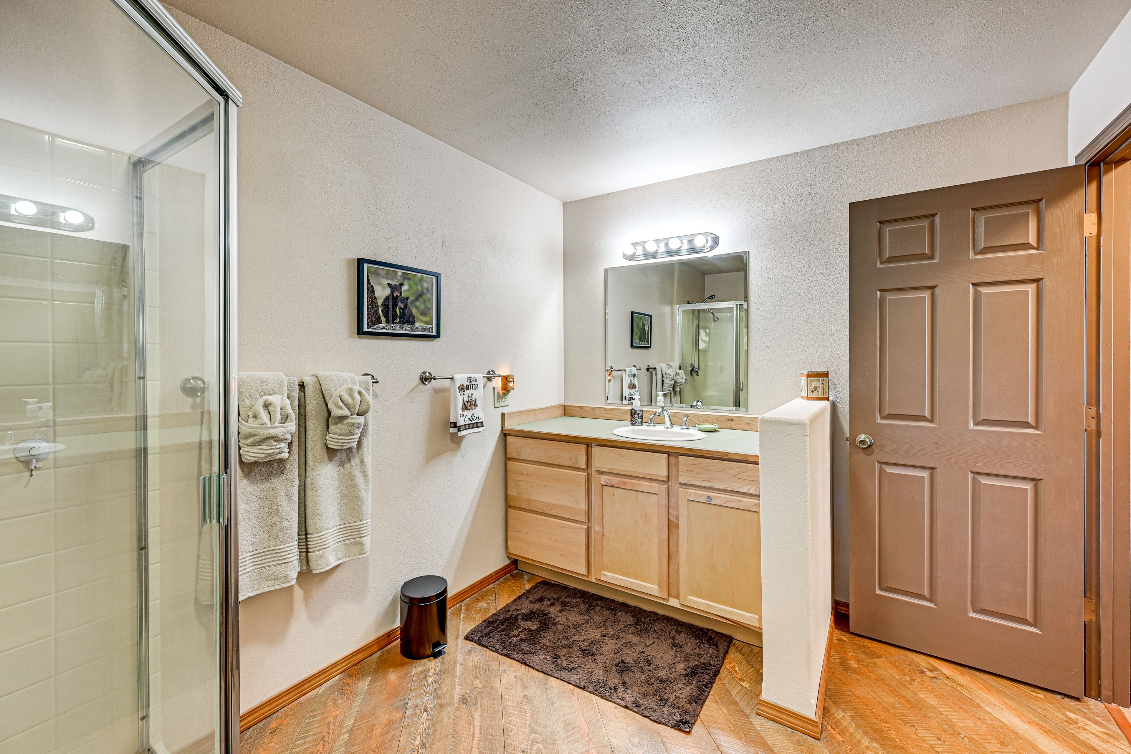 Full Bathroom | Towels & Linens Provided | Main Level