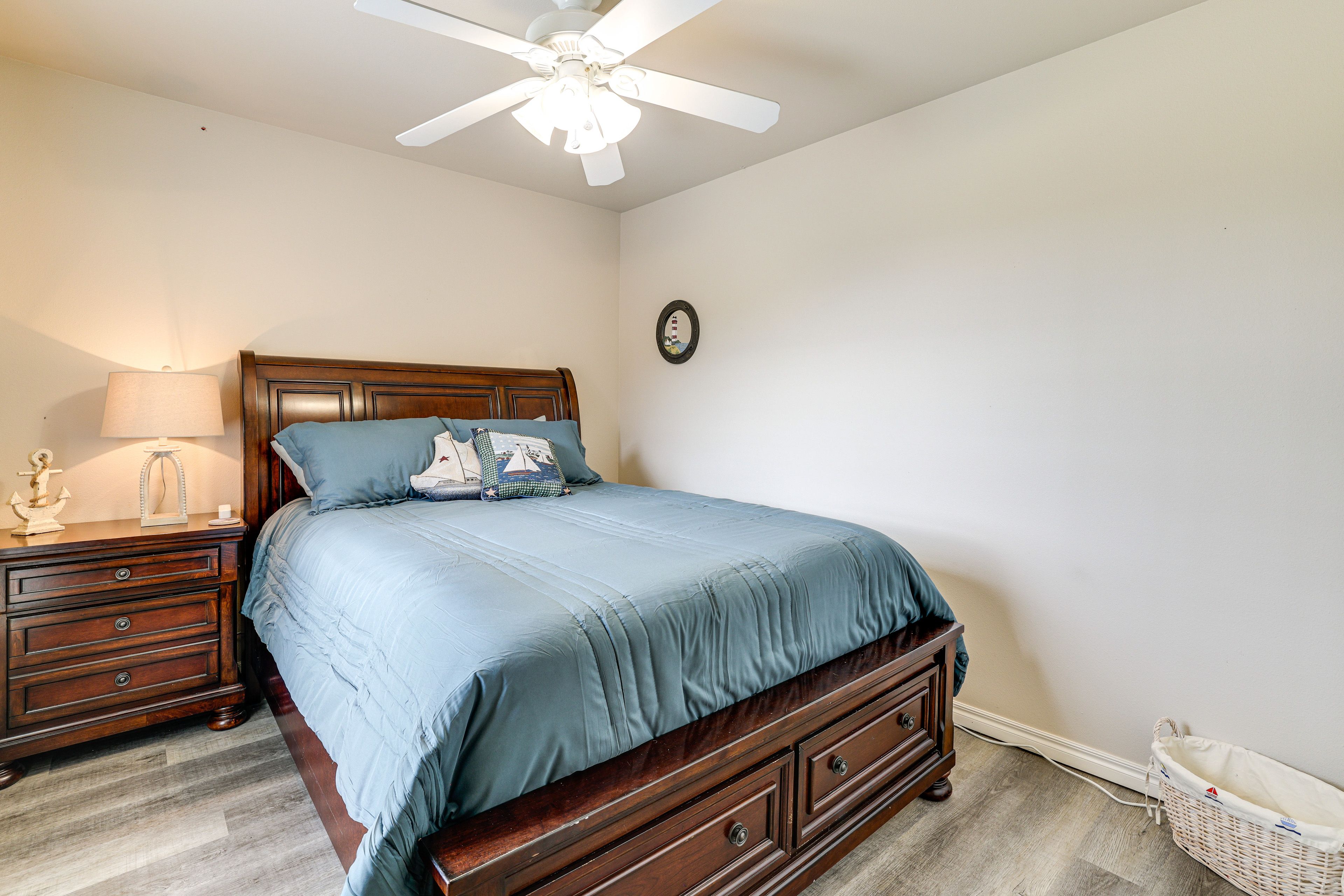 Bedroom 3 | Queen Bed