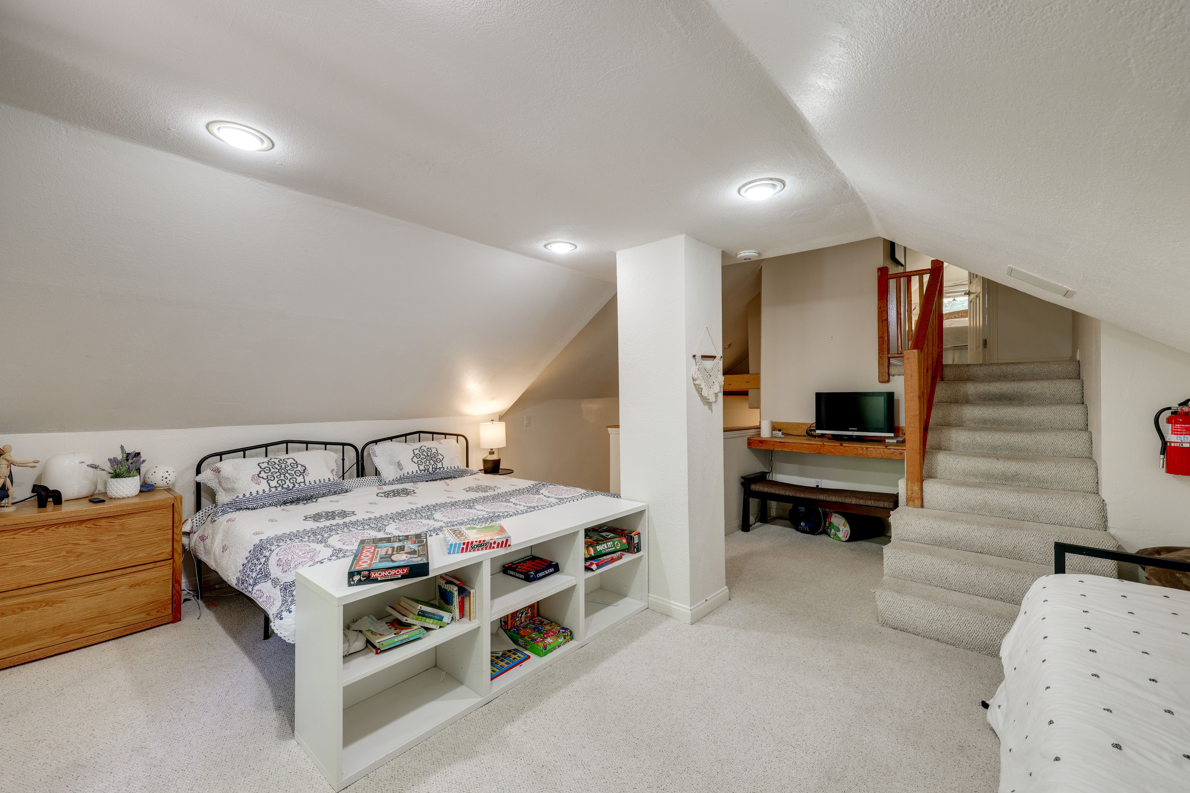 Loft | King Bed | Twin Bed w/ Twin Trundle