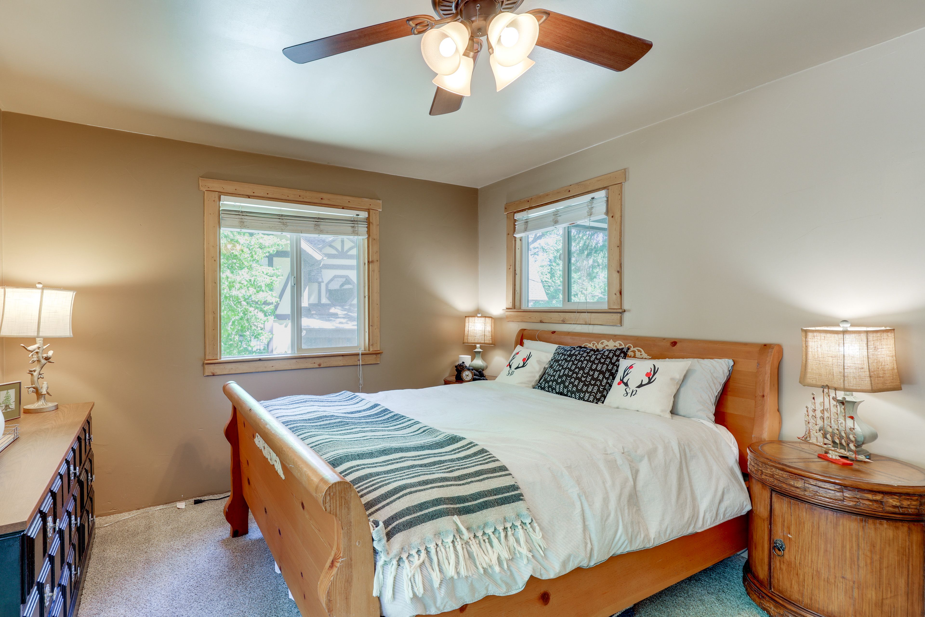 Bedroom 2 | Queen Bed