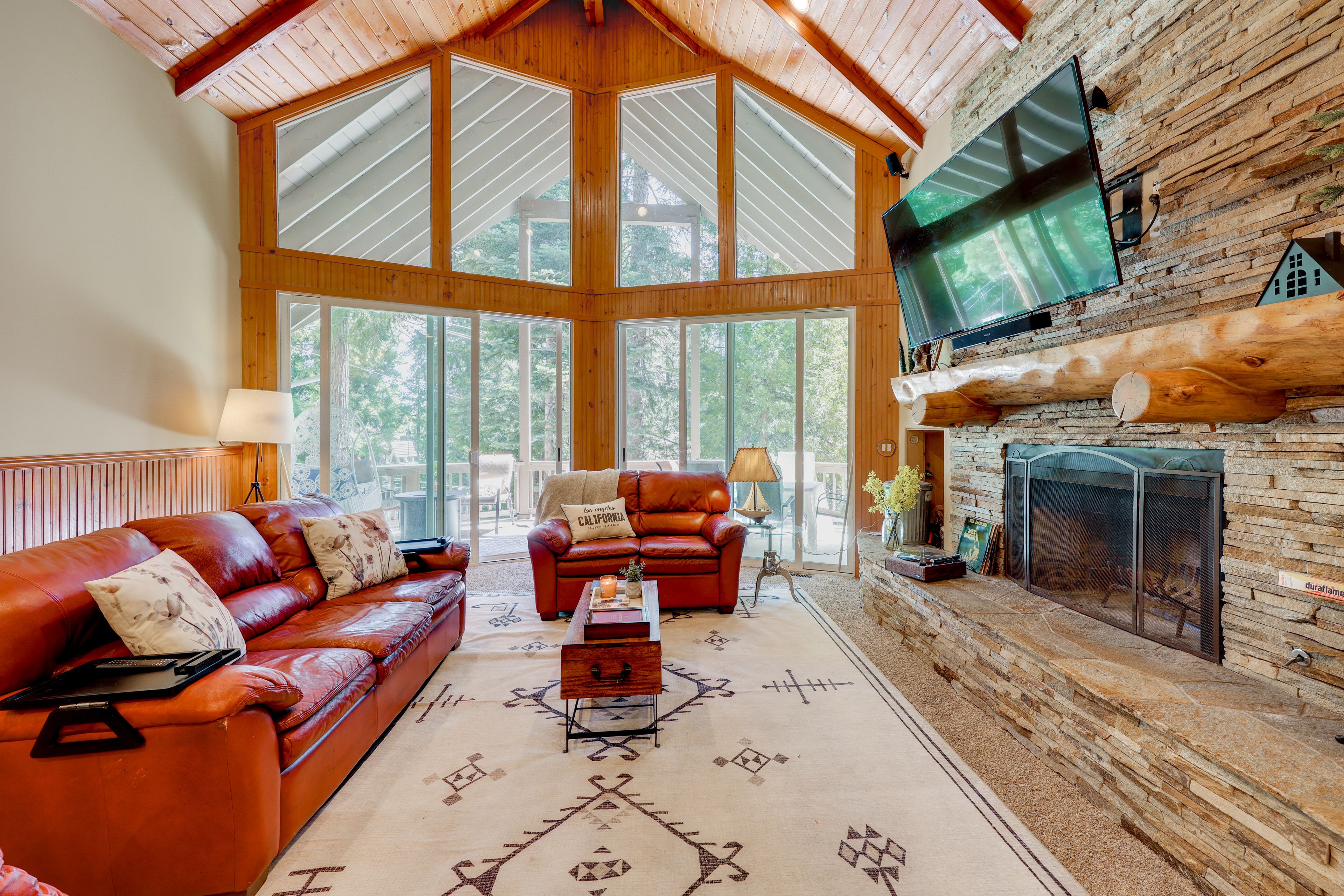 Living Room | Fireplace