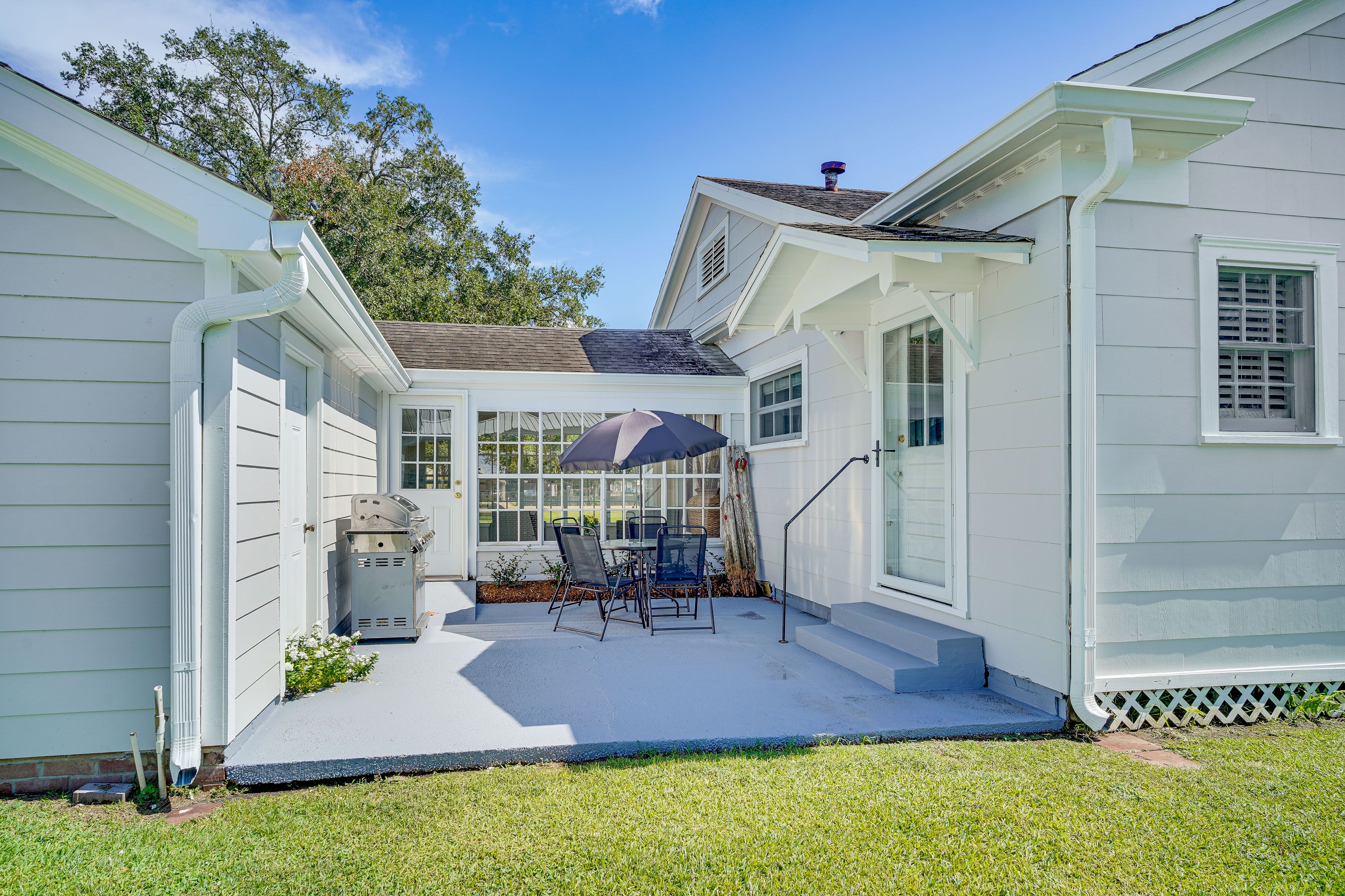 Furnished Patio | Gas Grill