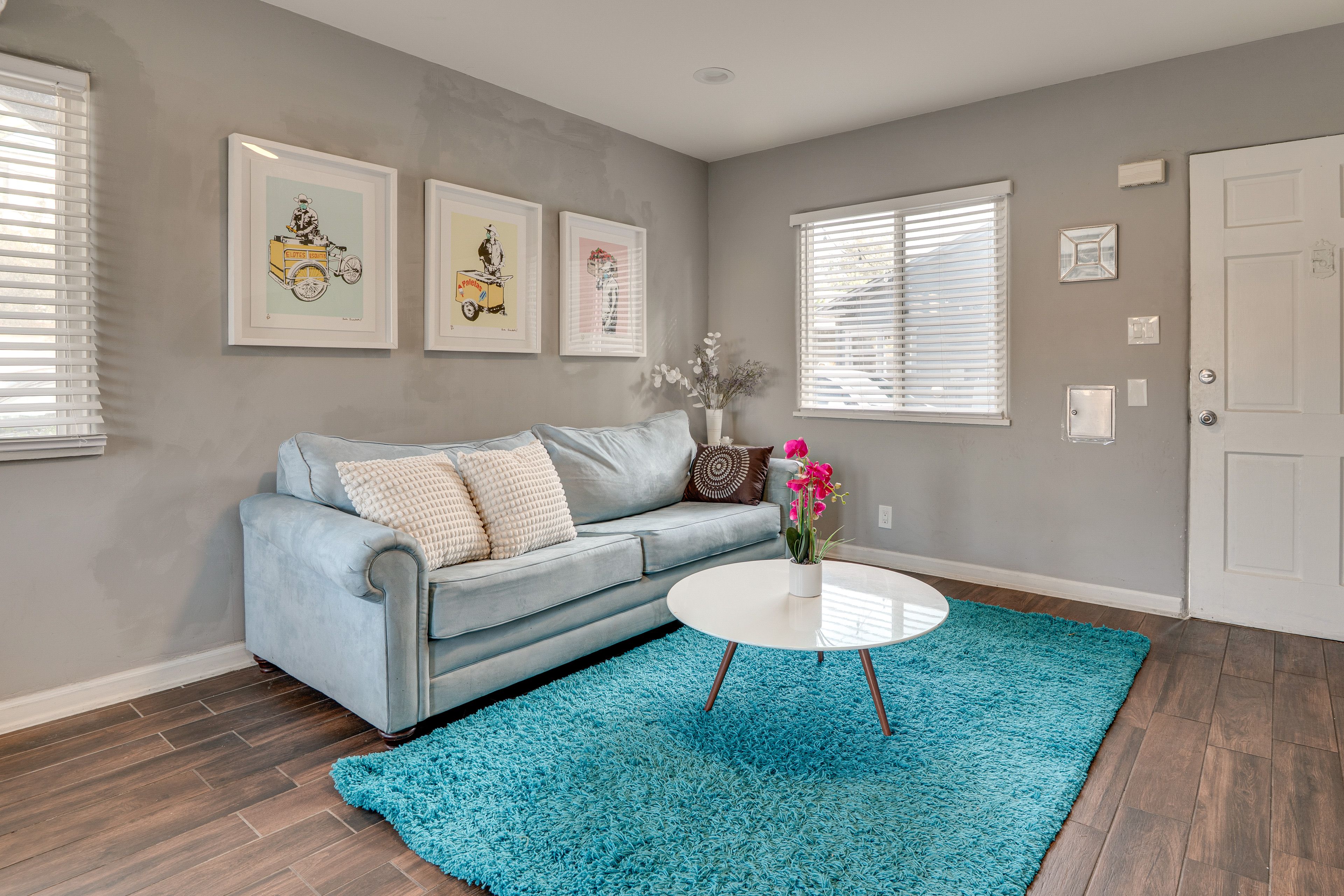 Living Room | Queen Sleeper Sofa | Smart TV | Free WiFi