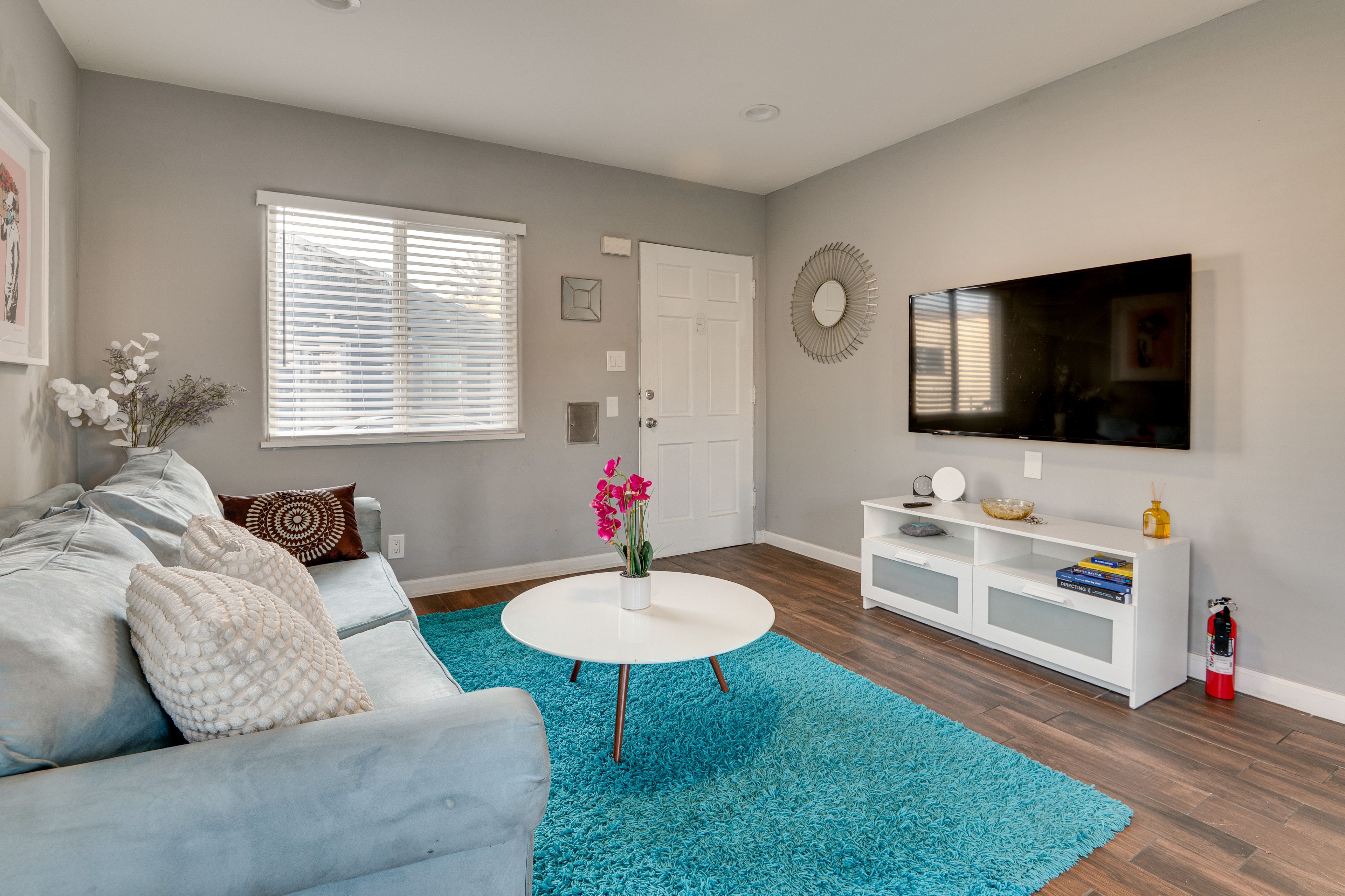 Los Angeles Vacation Rental | 1BR | 1BA | 600 Sq Ft | 3 Steps Required