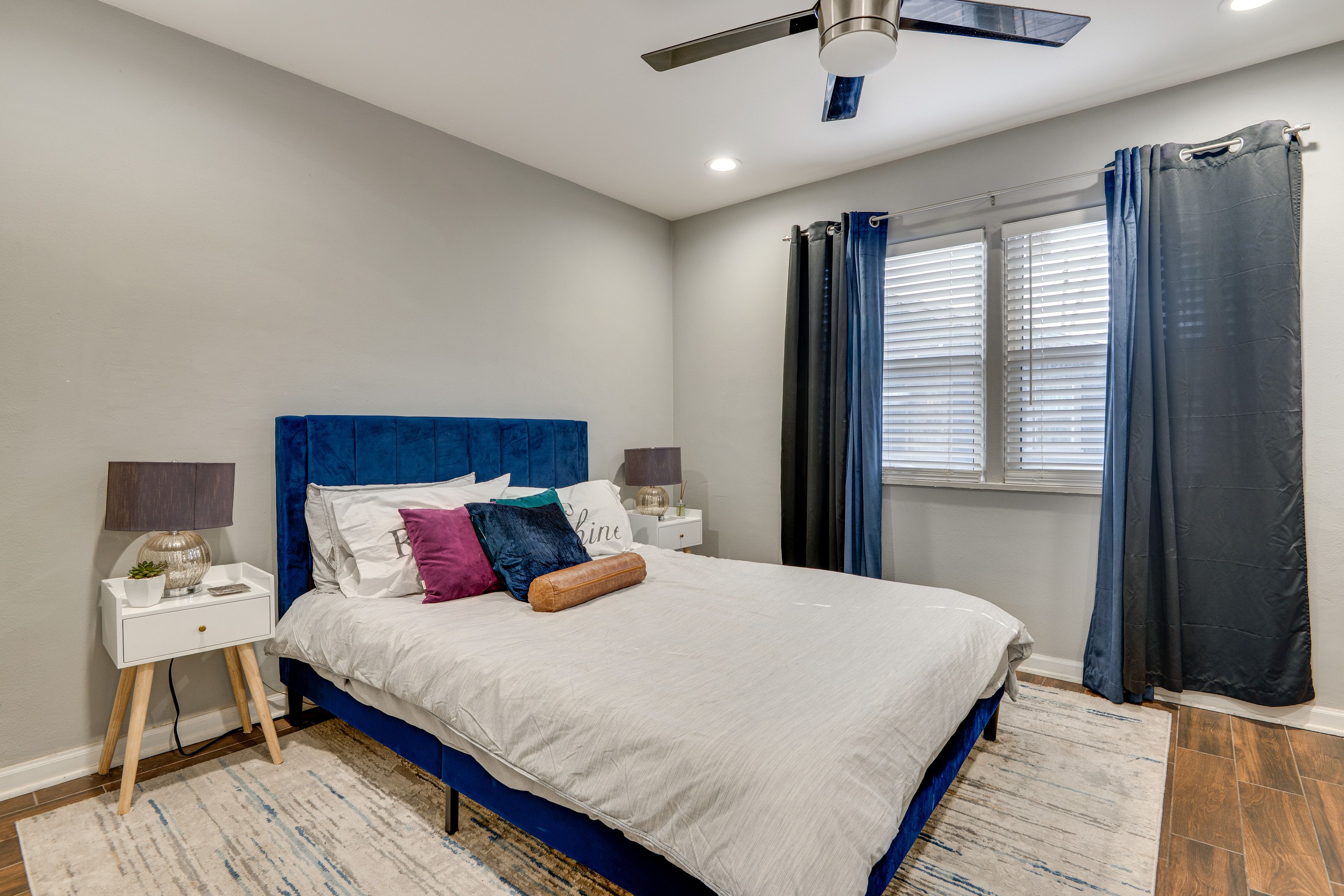 Bedroom | Queen Bed | Linens Provided