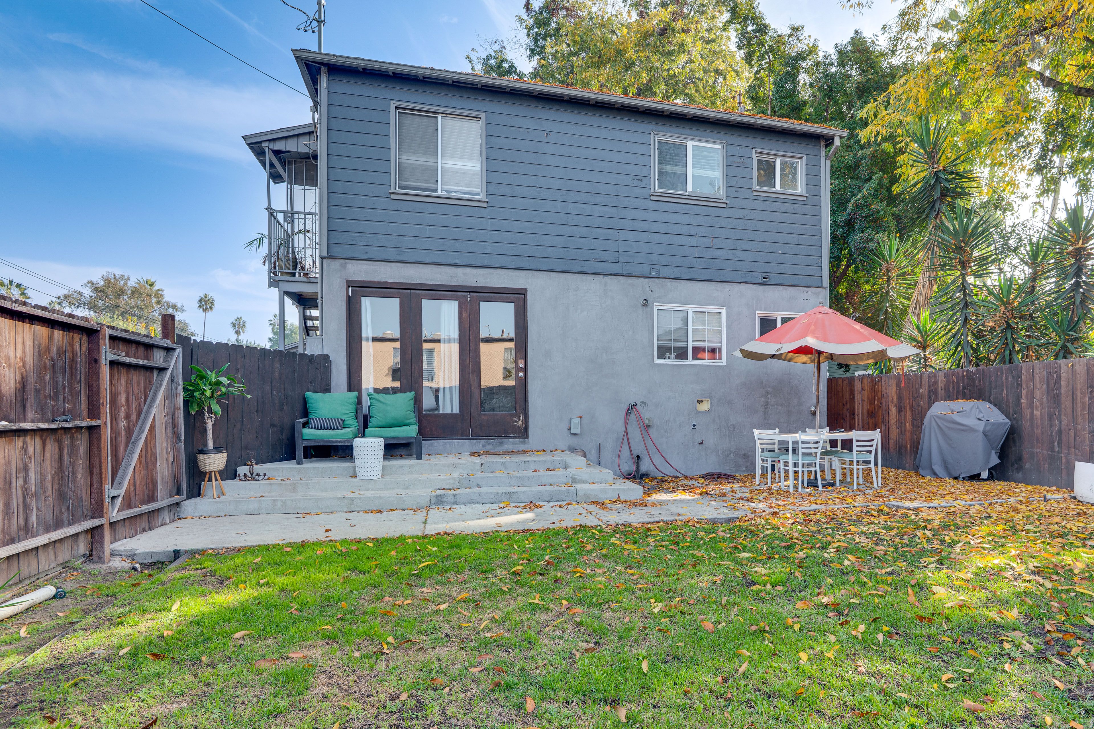 Private Fenced-In Yard | 5 Mi to Los Angeles Convention Center