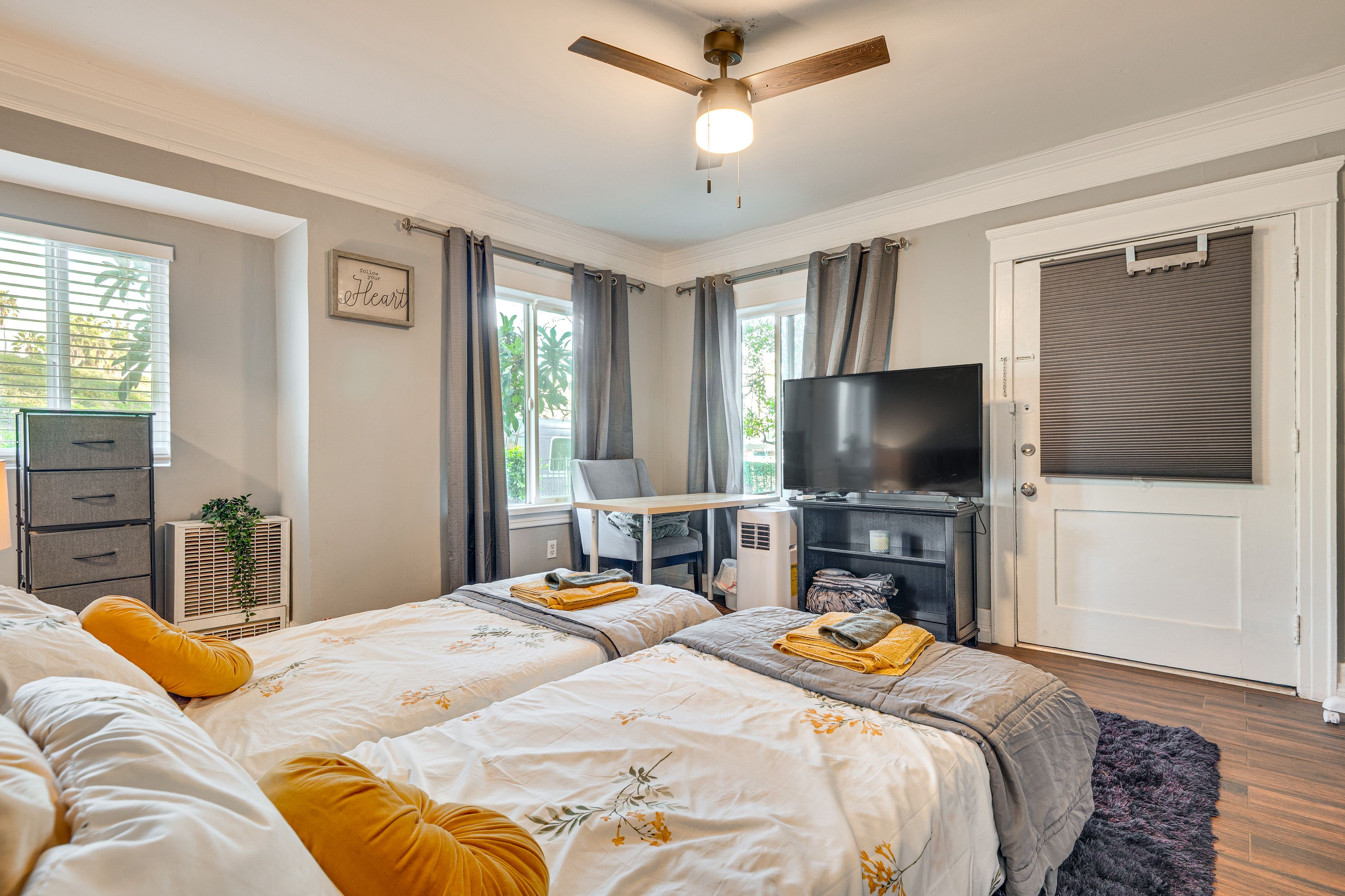 Bedroom 2 | 2 Twin Beds