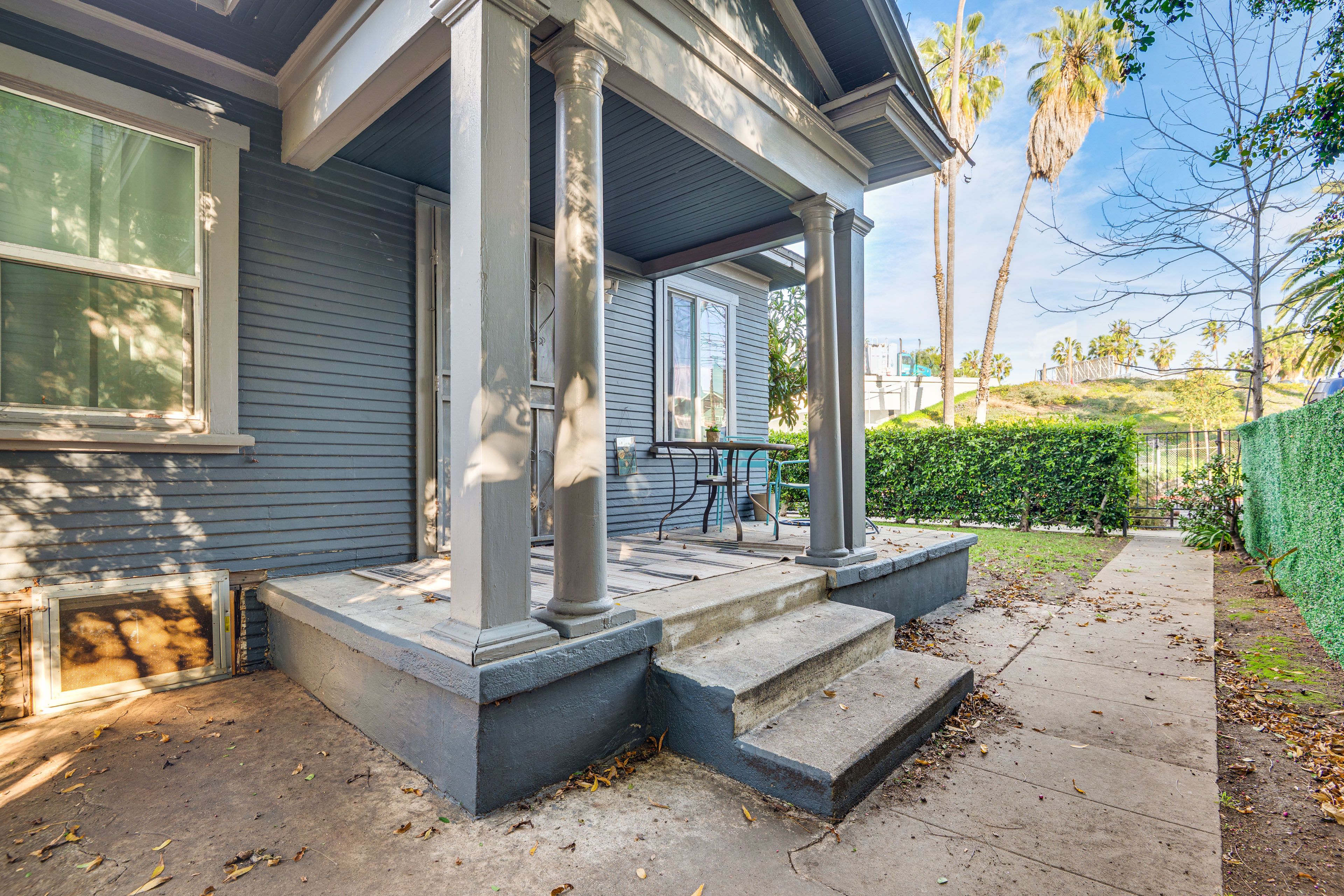 Los Angeles Vacation Rental | 4BR | 4BA | Steps Required | 2,090 Sq Ft