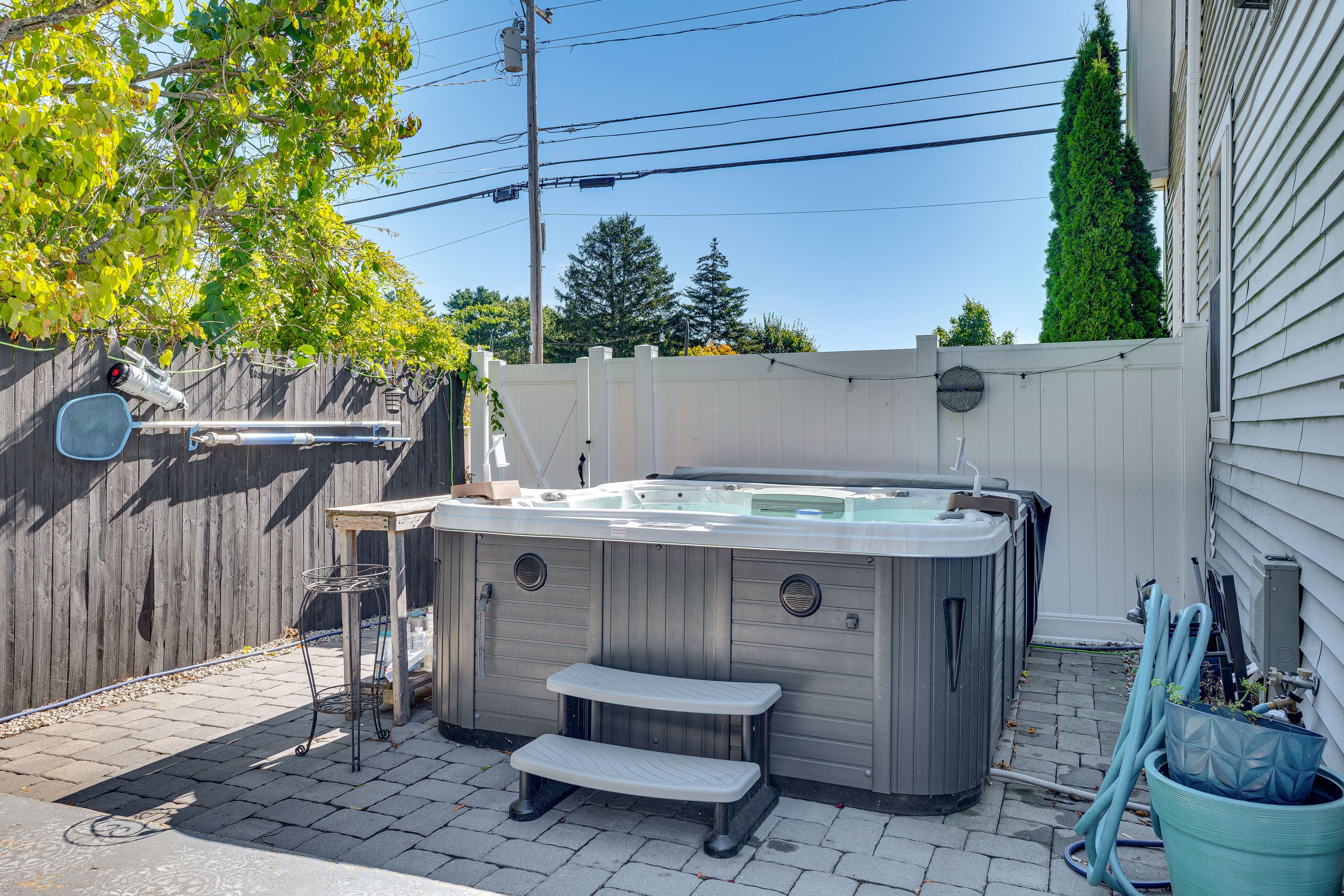 Private Hot Tub | Bocce Ball Court | 2 Mi to Wells Beach