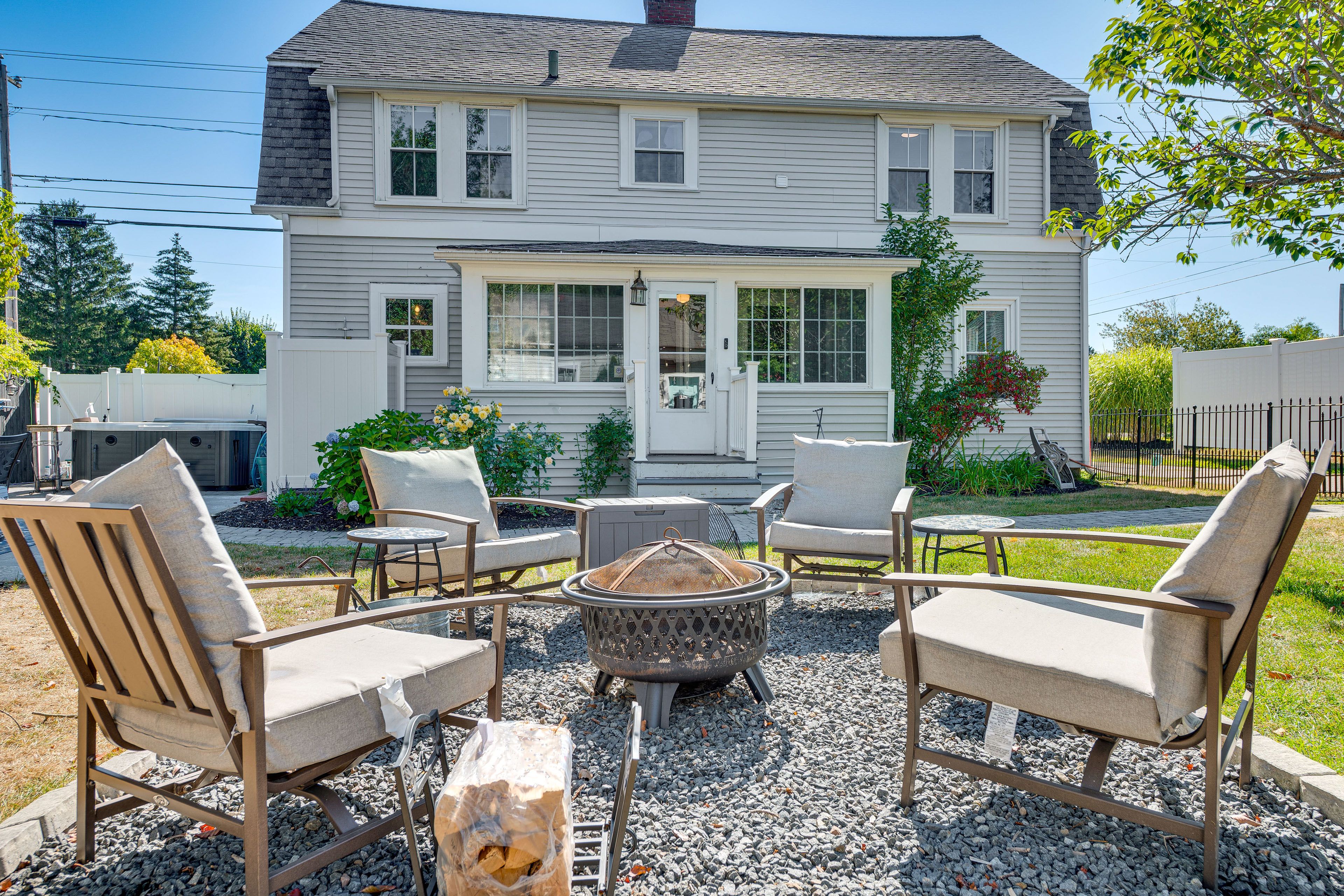 Backyard | Fire Pit w/ Seating