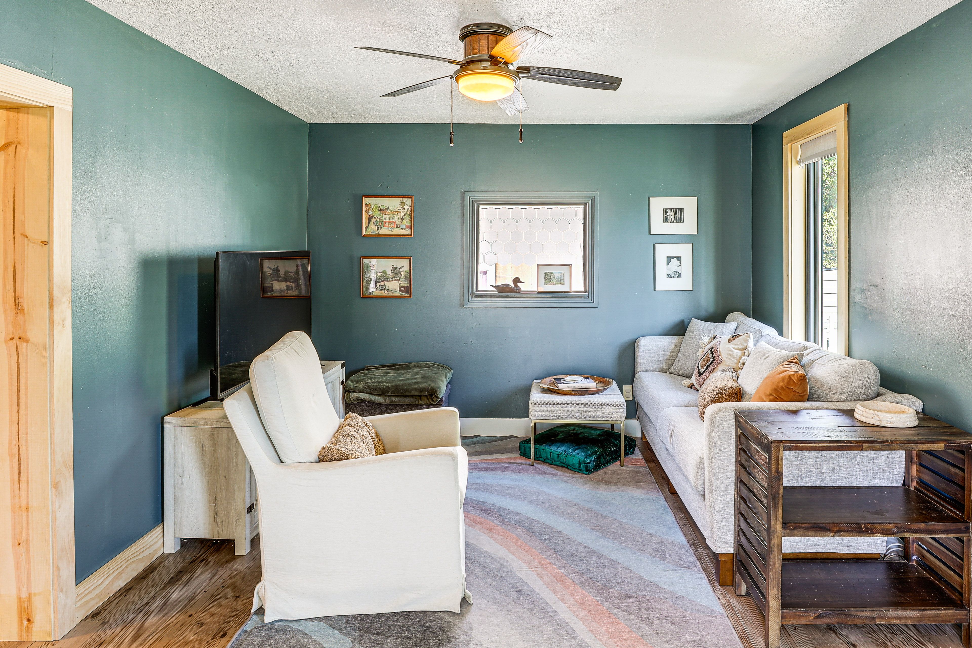 Living Room | 1st Floor | Free WiFi | Smart TV