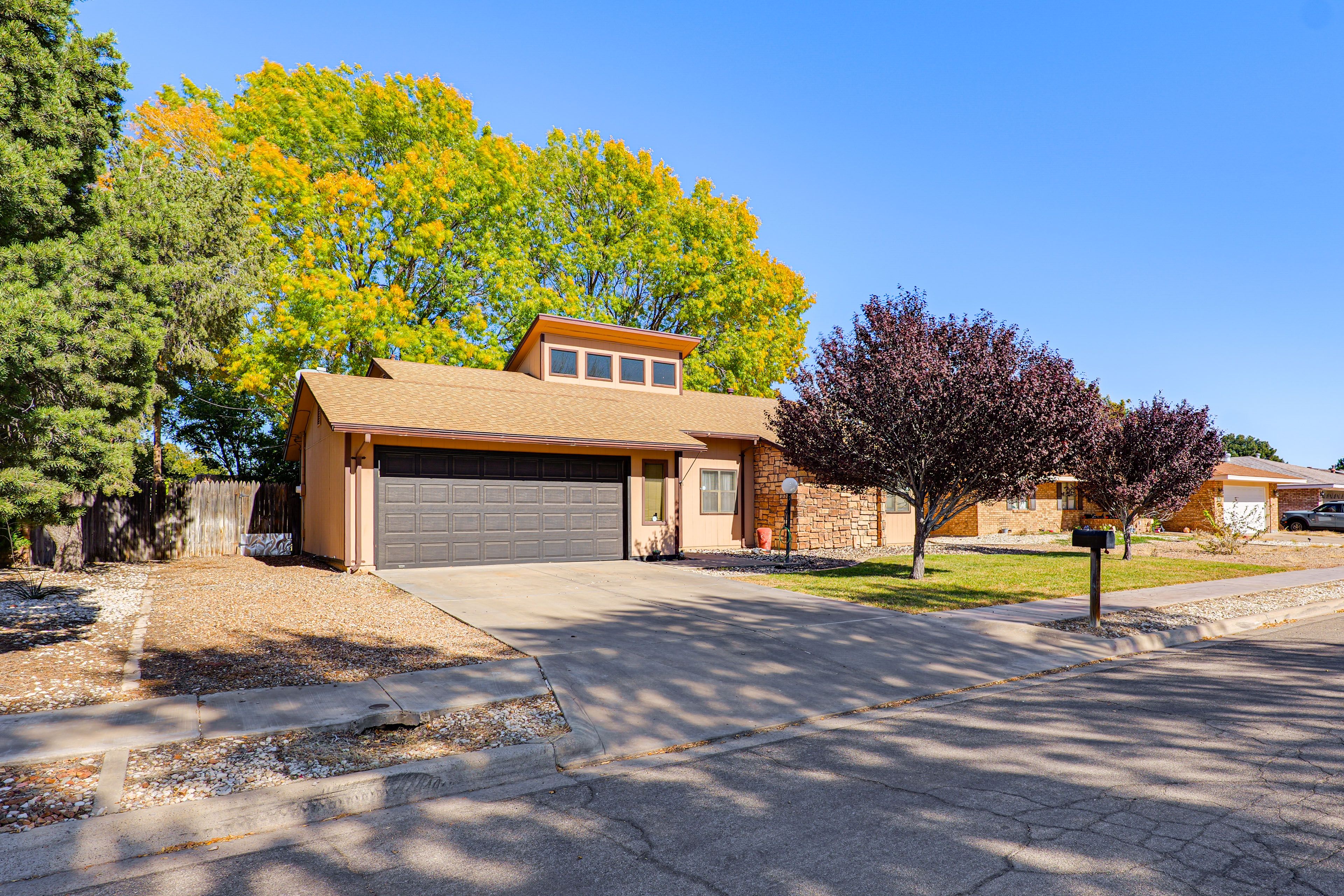 Exterior | Parking | Driveway (2 Vehicles)