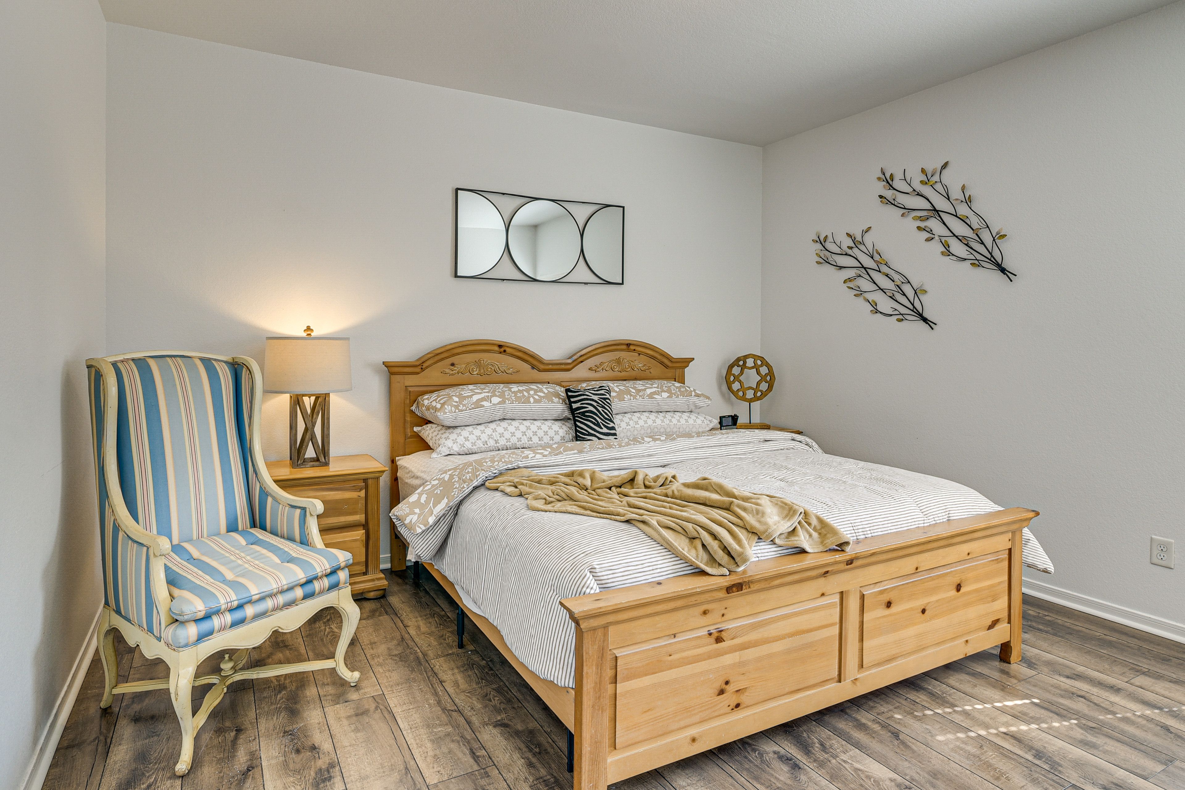 Bedroom 1 | King Bed | Linens Provided | Walk-In Closet