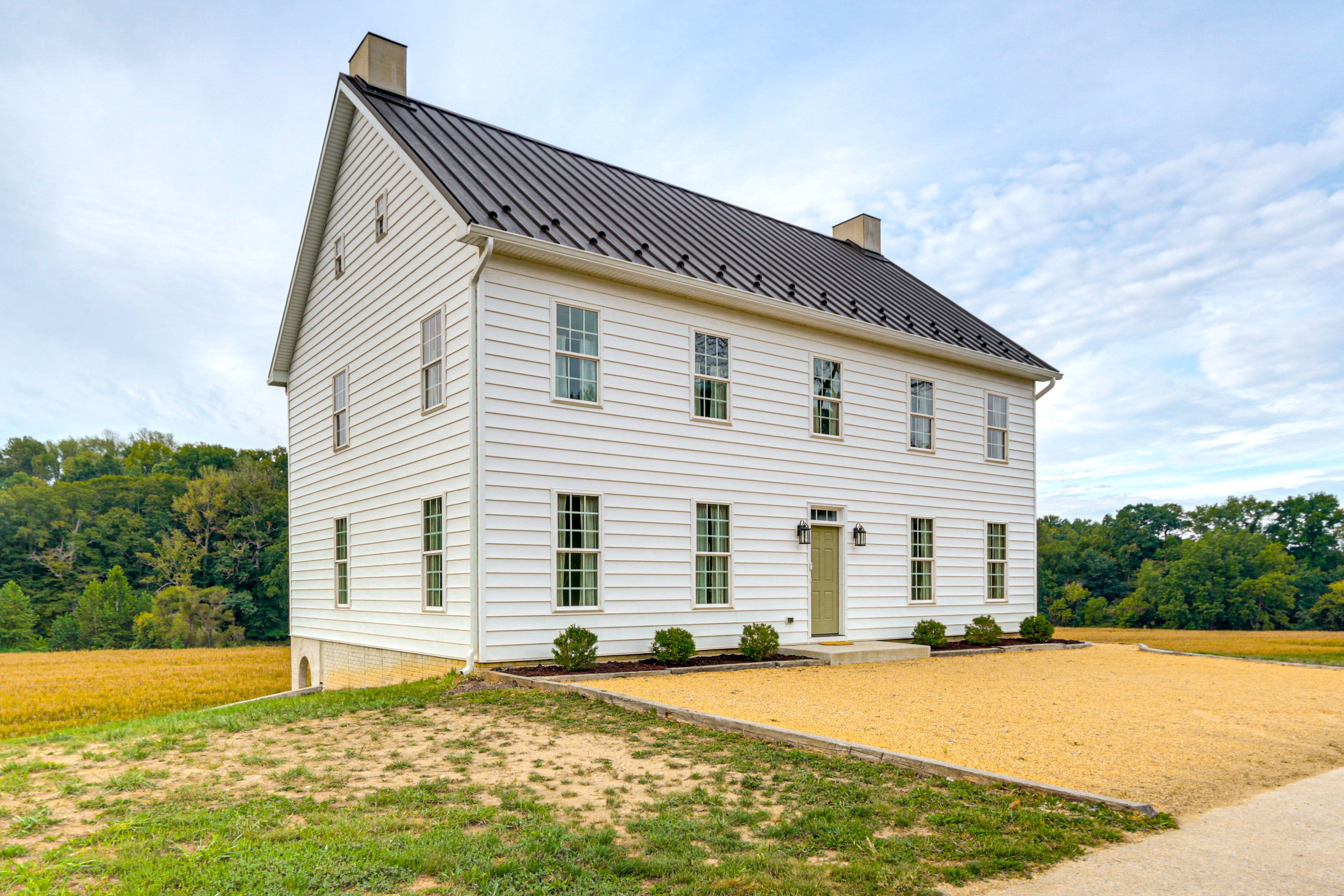 Property Exterior | Driveway (3 Vehicles)