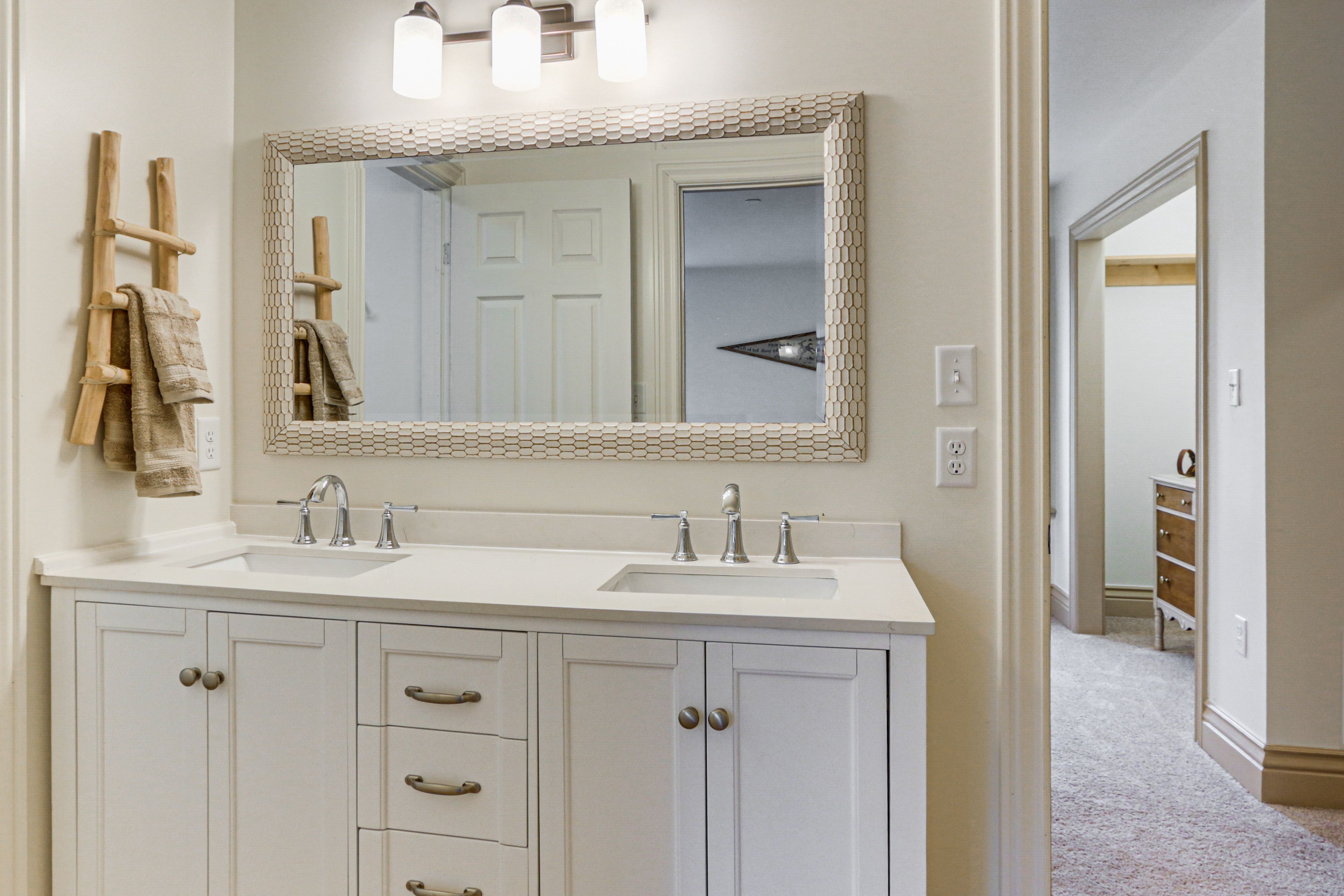 Full Bathroom | 2nd Floor