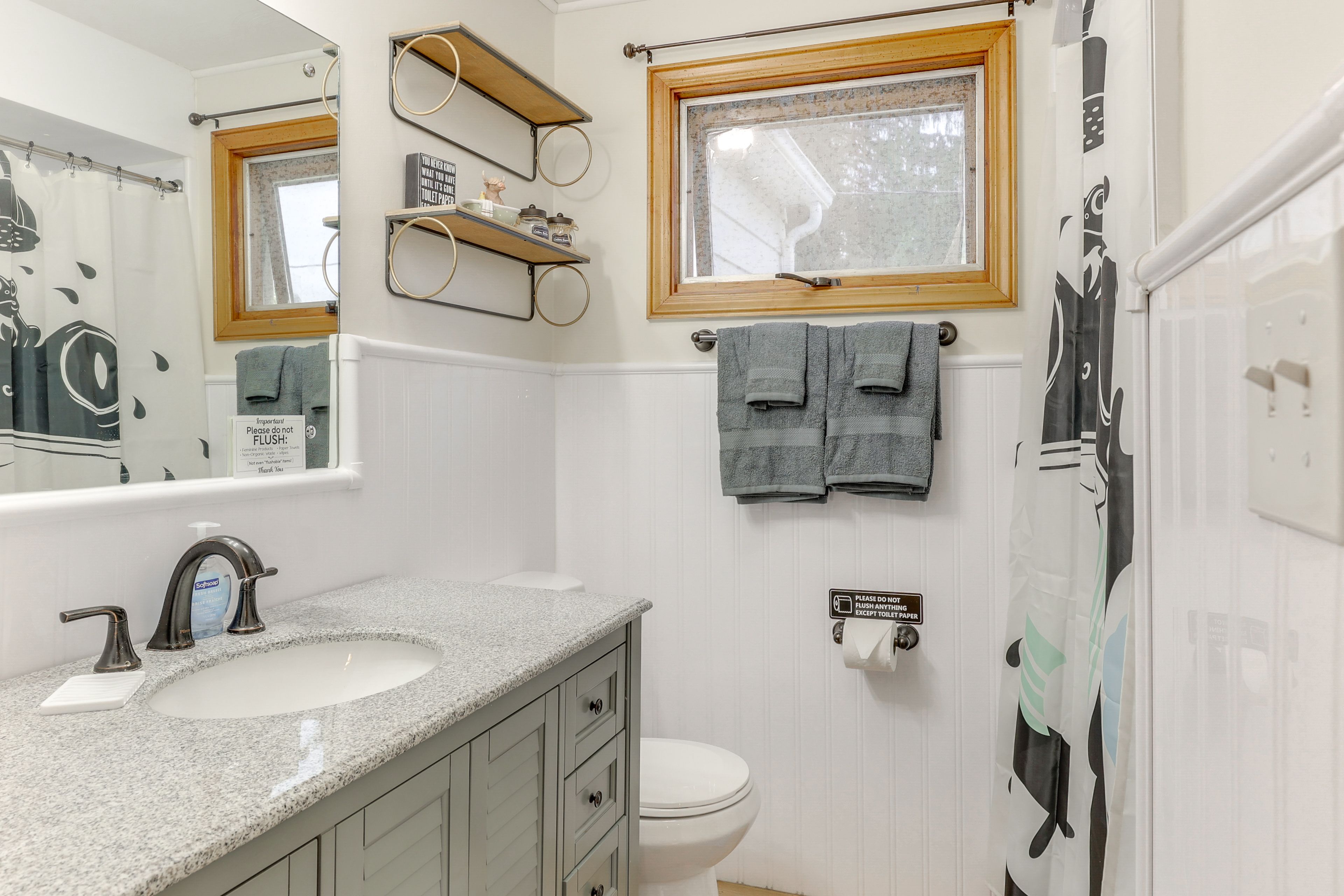 Full Bath | Towels | Hair Dryer | Main Level