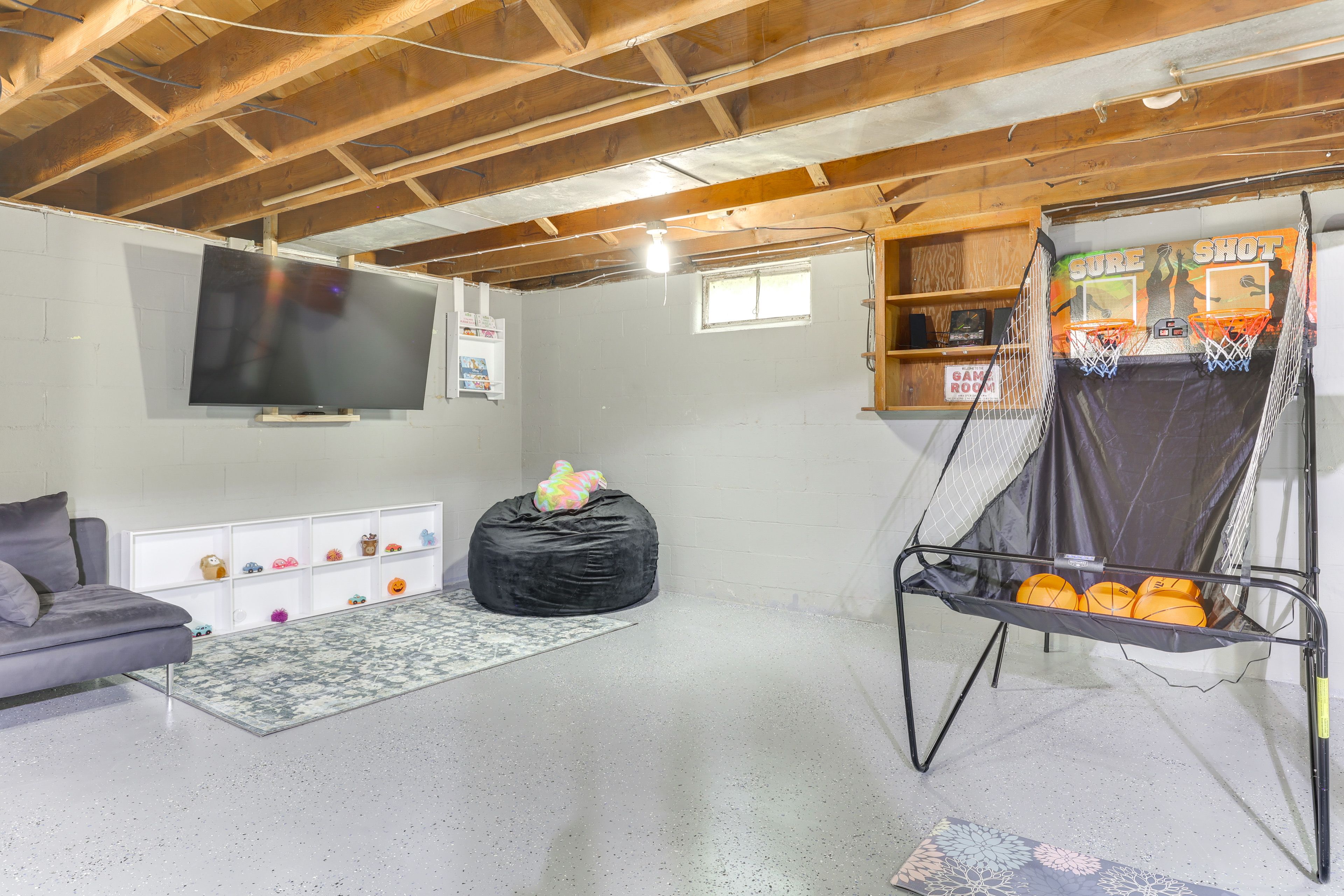 Basement Lounge | Air Hockey | Board Games | Smart TV