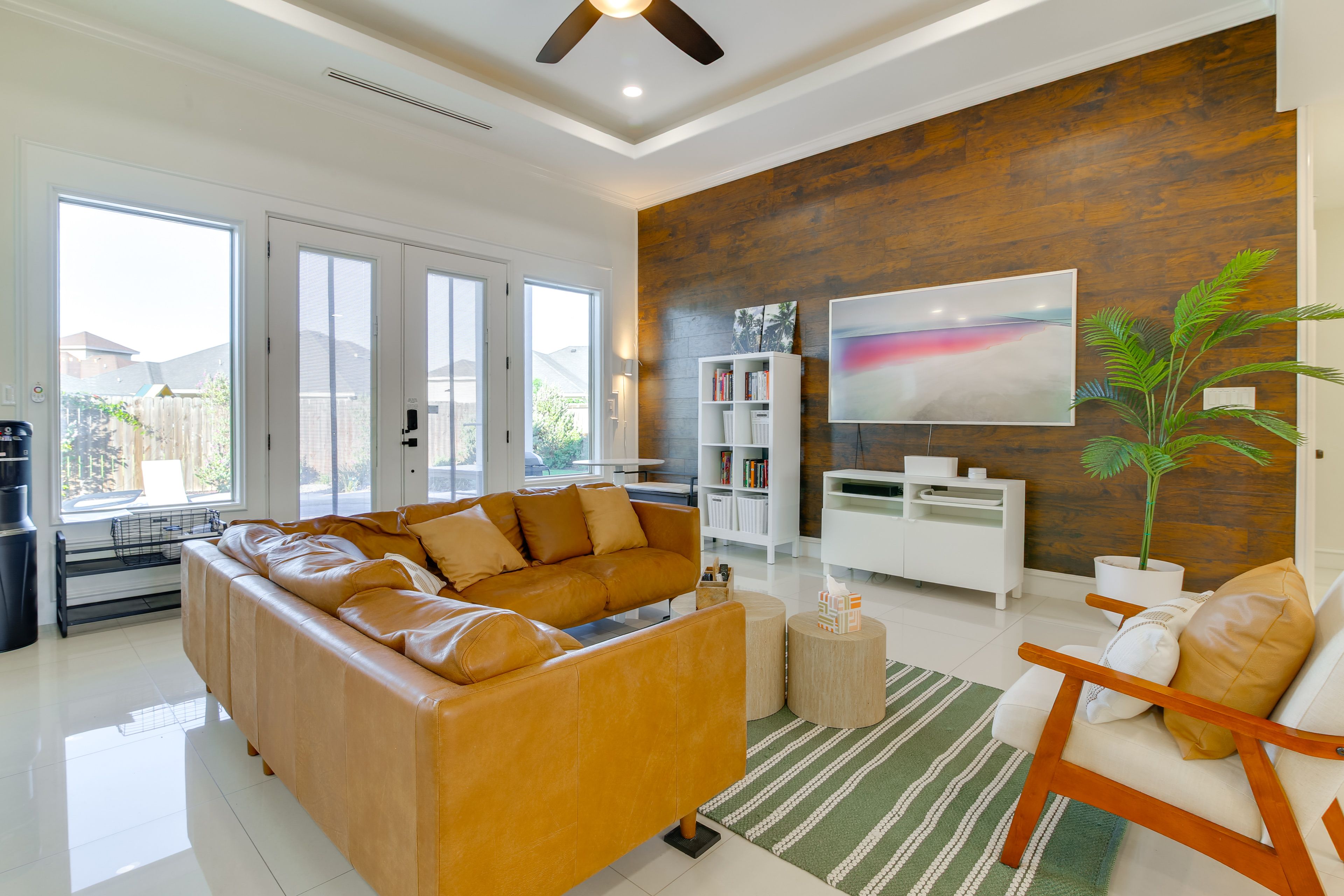 Living Room | Smart TV | Central A/C | Single-Story Home