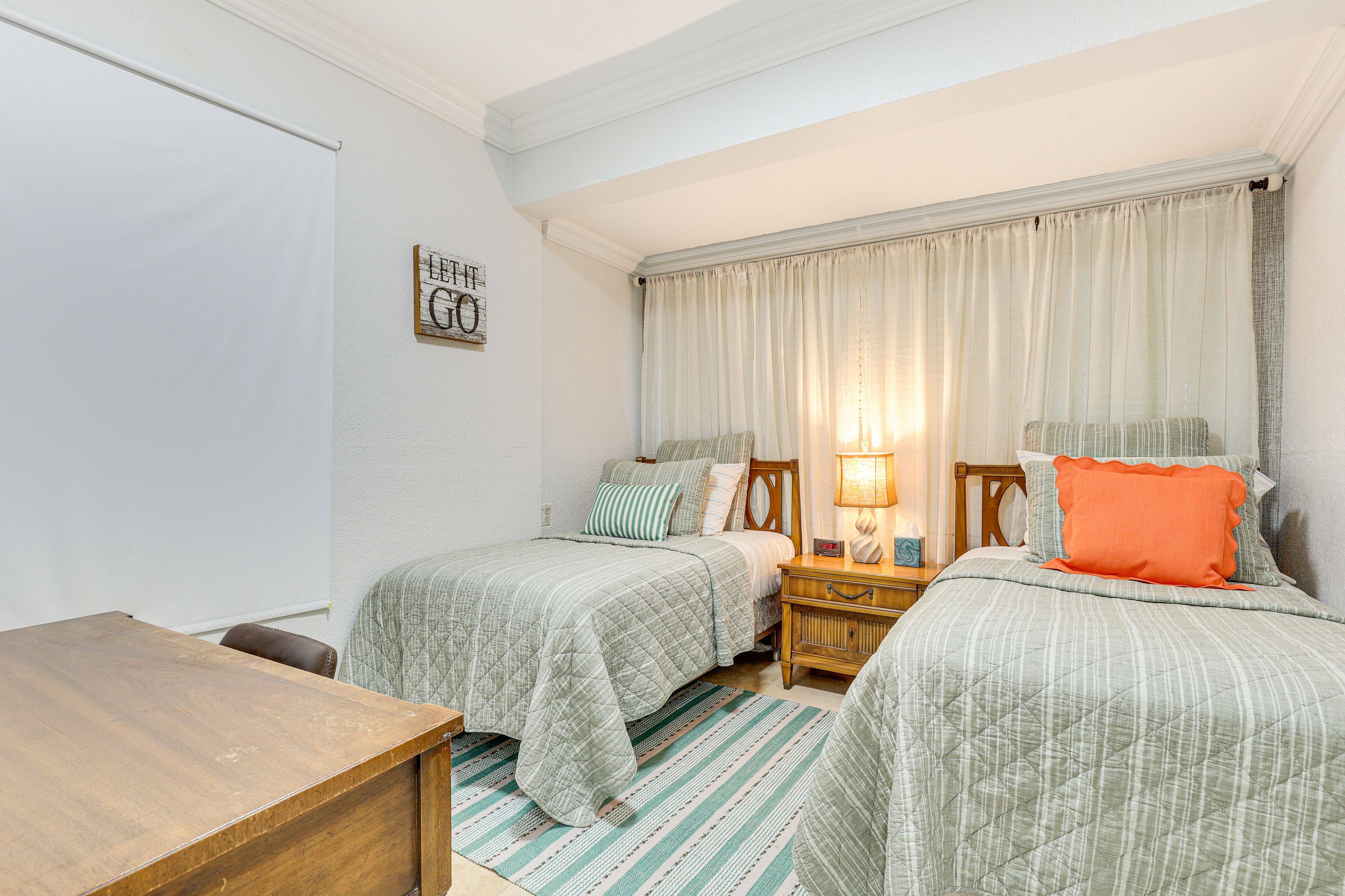 Bedroom 4 | 2 Twin Beds | Smart TV