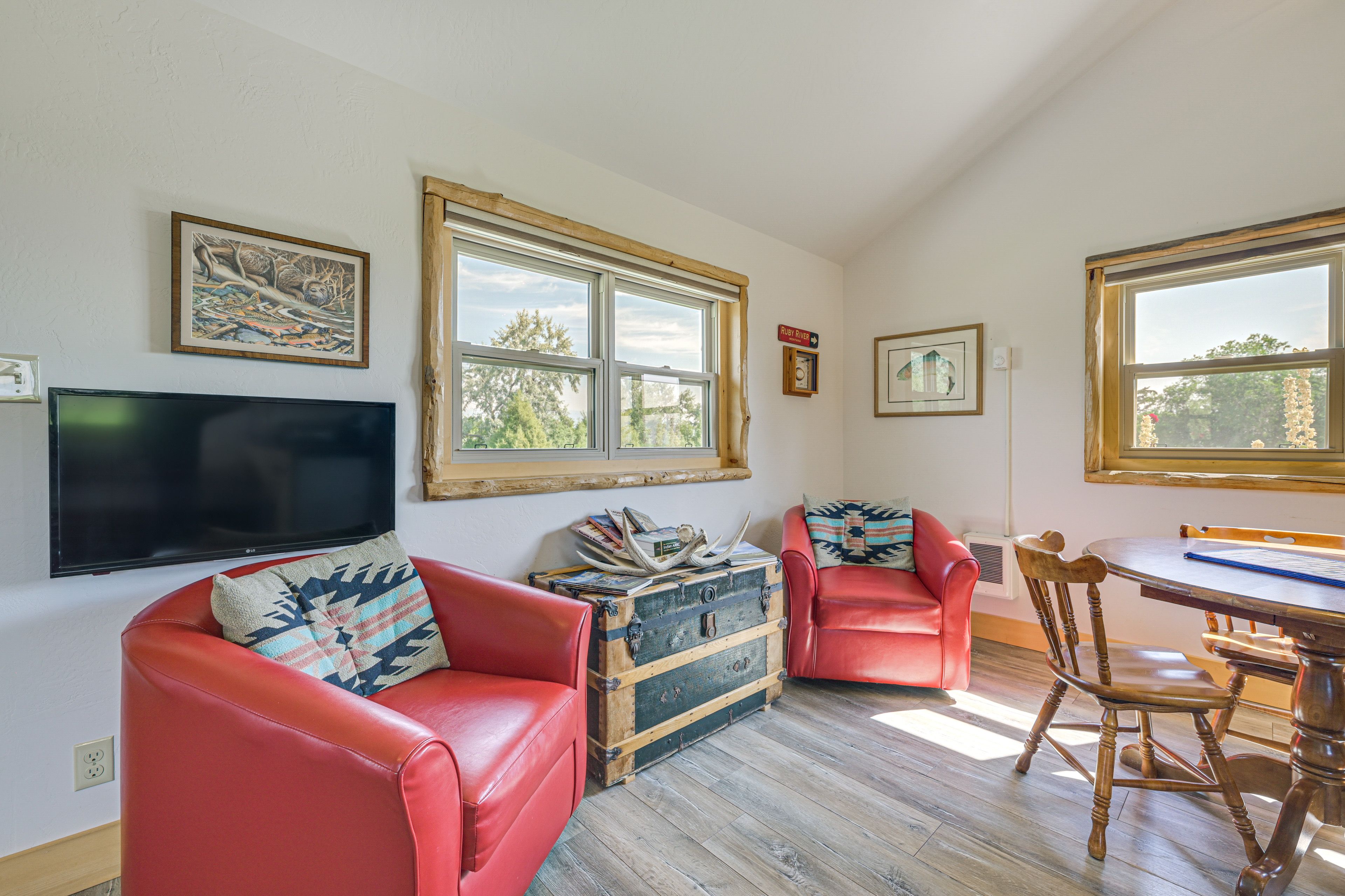 Living Area | Free WiFi