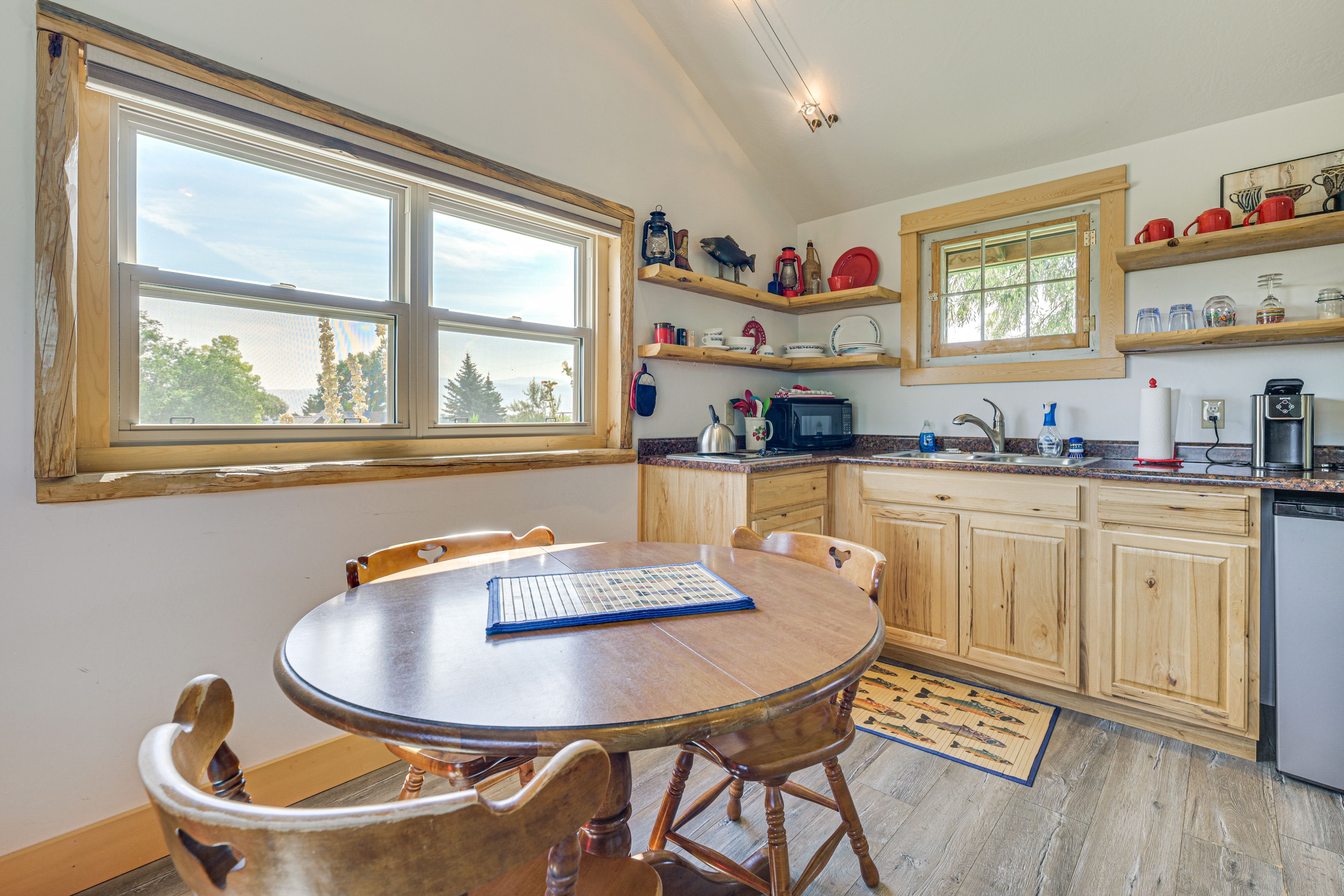 Dining Area | Kitchenette | Cooking Basics