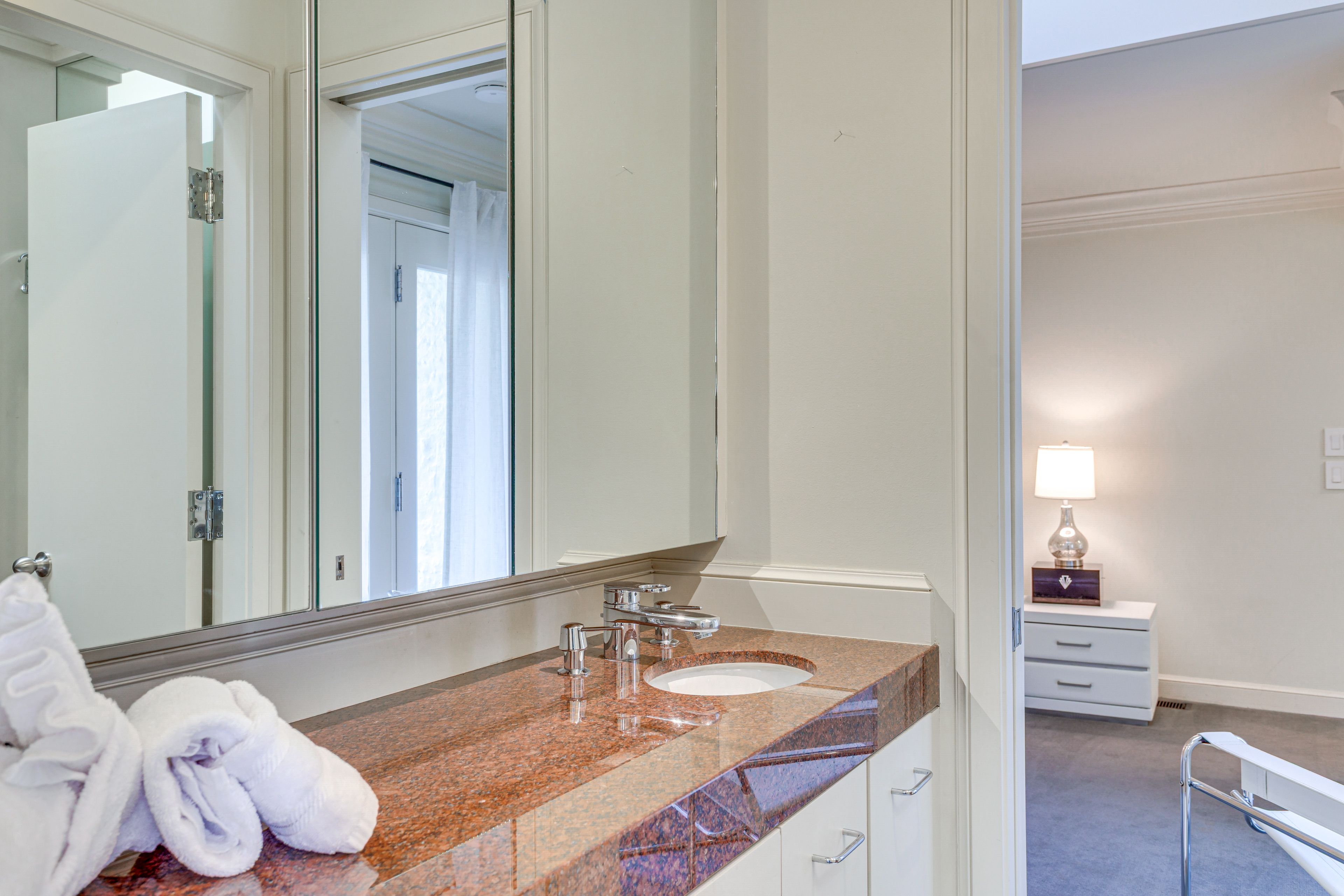 Bathroom | Main Floor