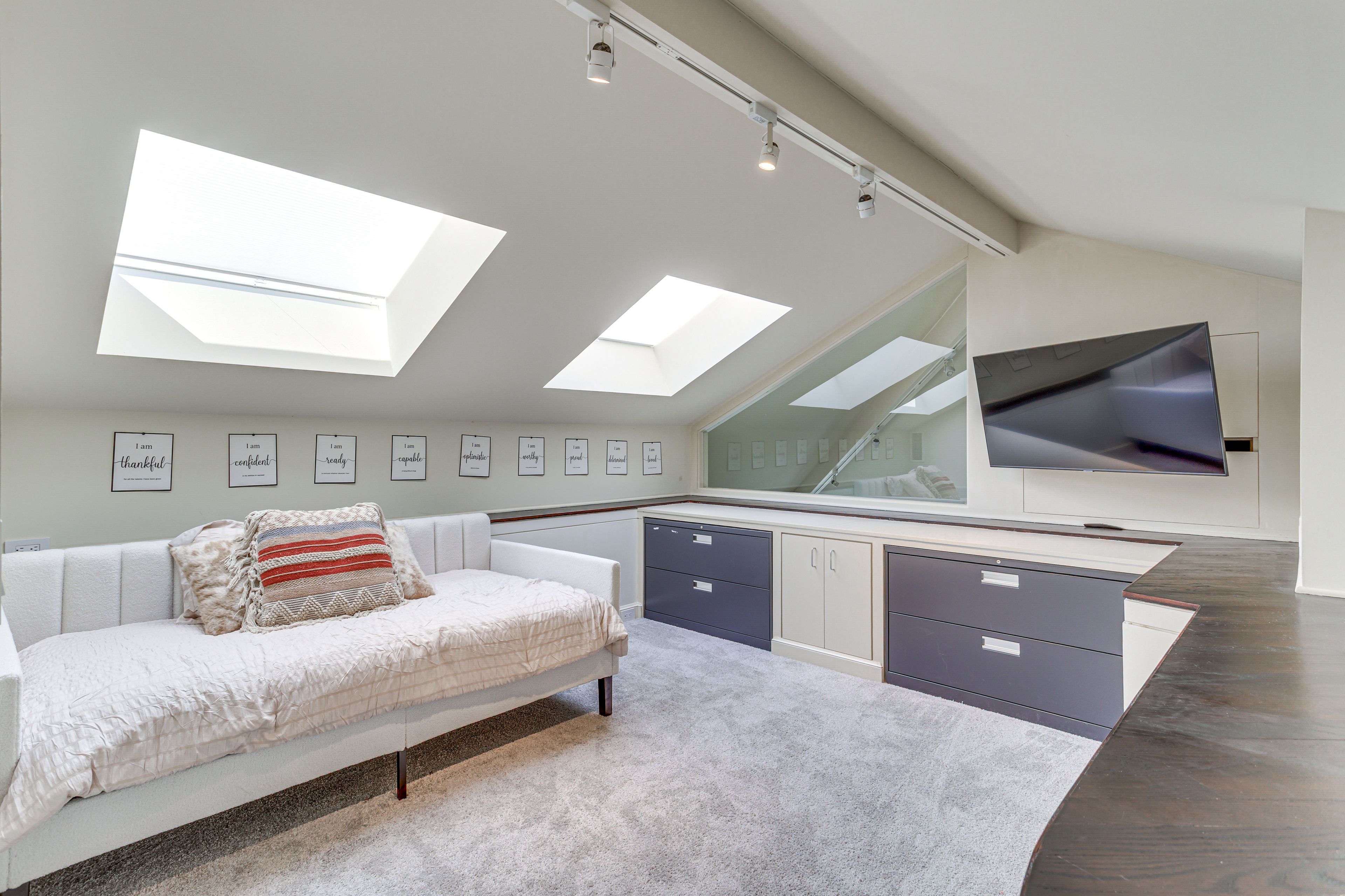 Loft | Twin Daybed | Full Bed | Upper Floor