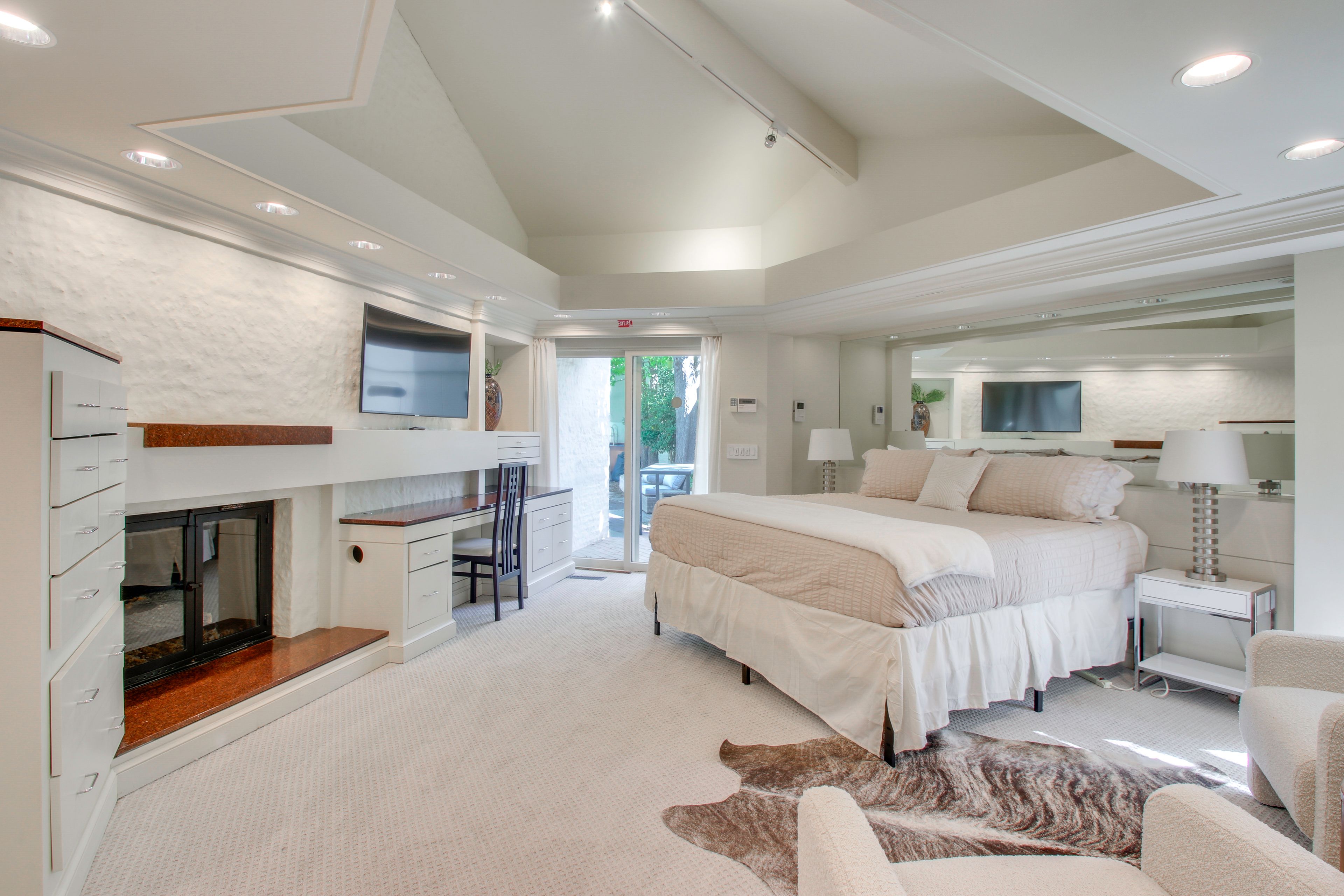 Bedroom 1 | King Bed | Linens Provided | Main Floor