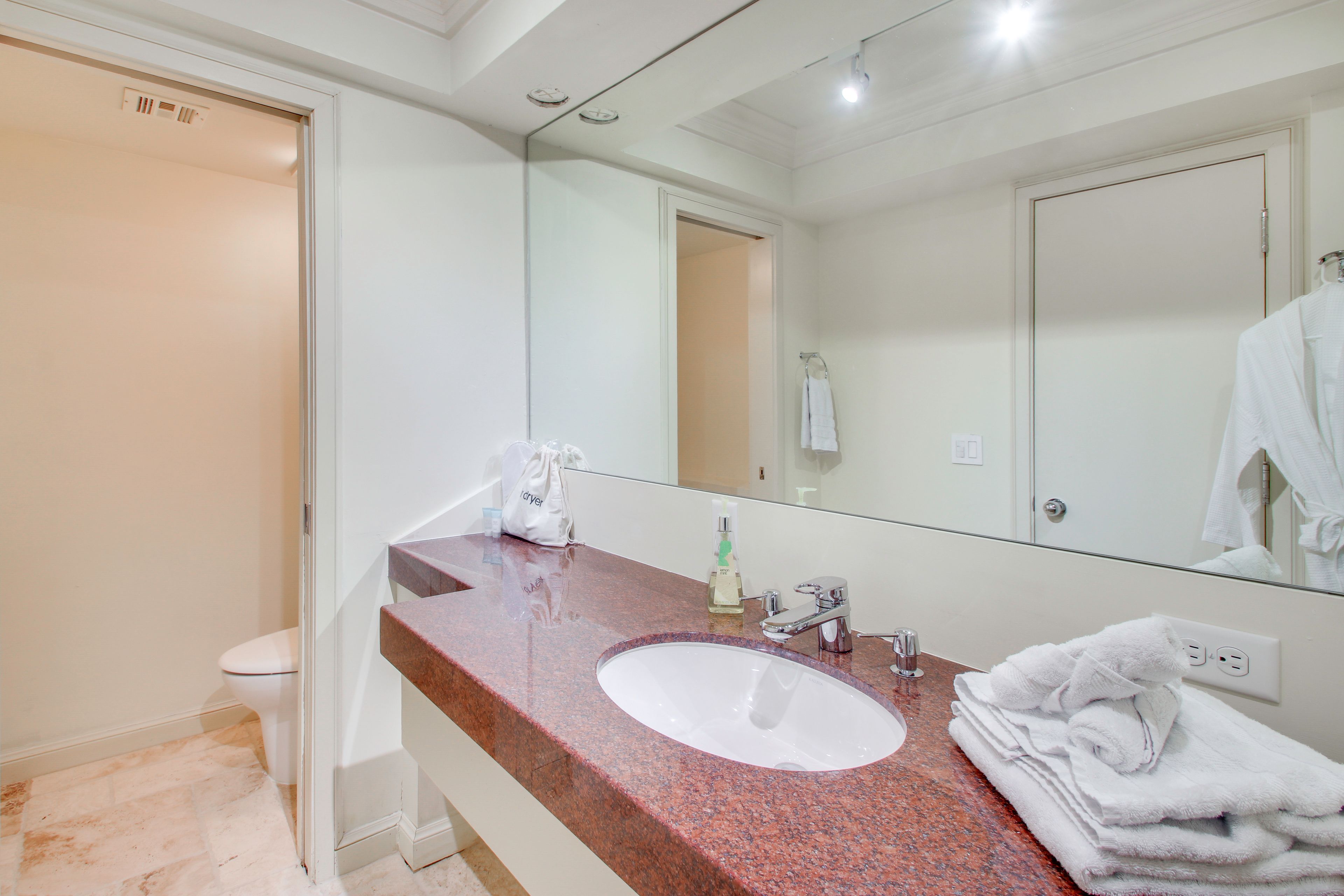 Bathroom | Main Floor