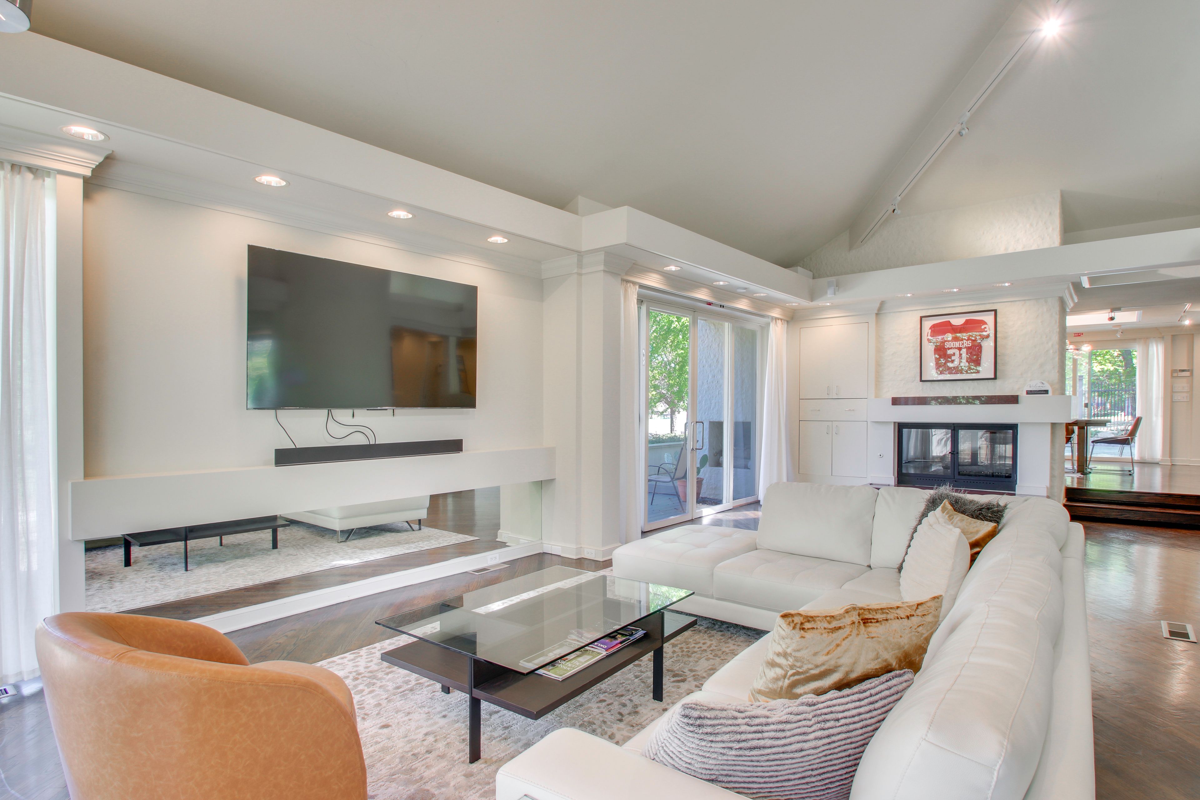 Living Room | Free WiFi | Central Heating & A/C | Smart TV | Main Floor