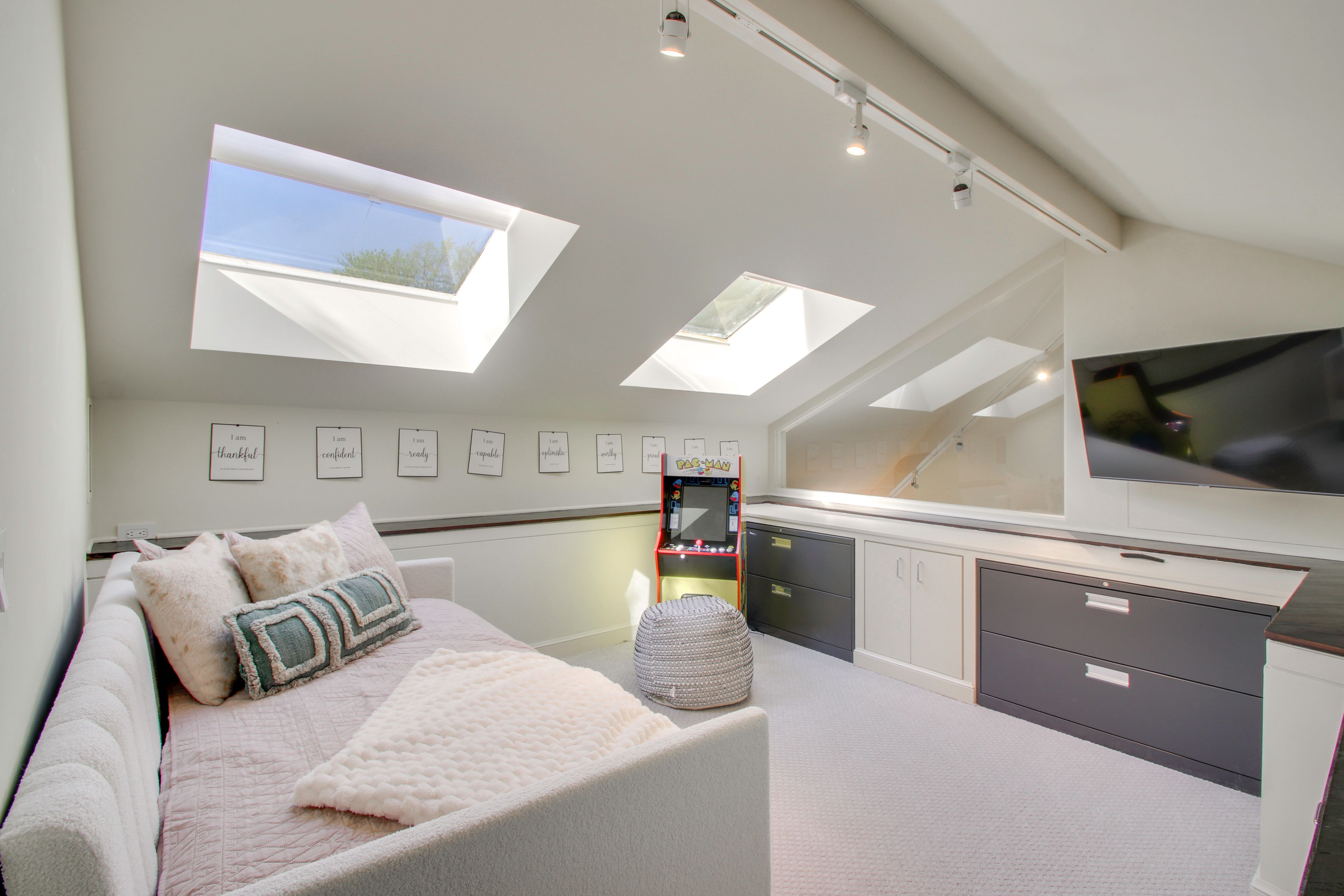 Loft | Twin Daybed | Full Bed | Upper Floor