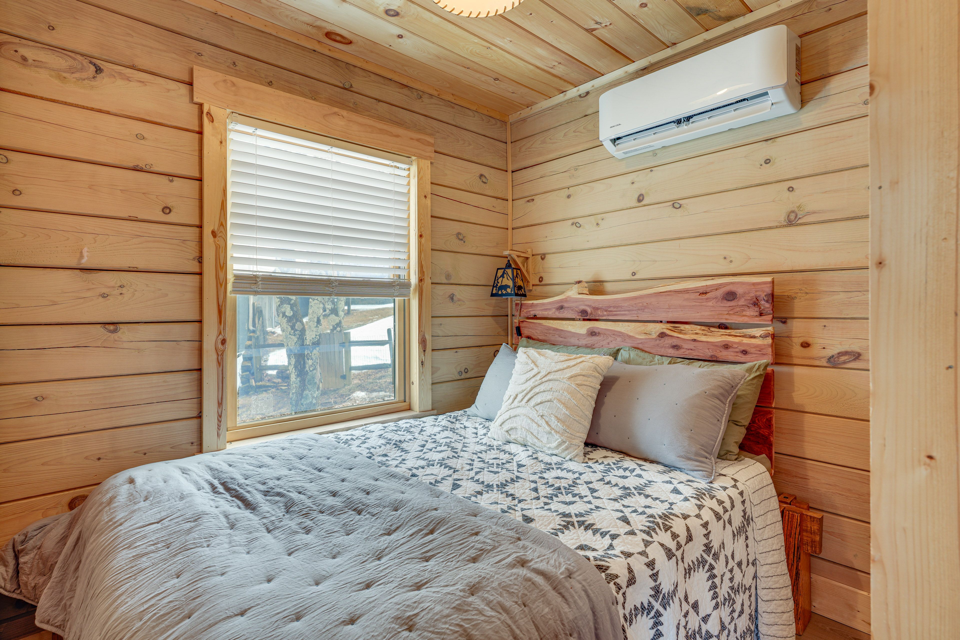 Bedroom 1 | Full Bed | 1st Floor