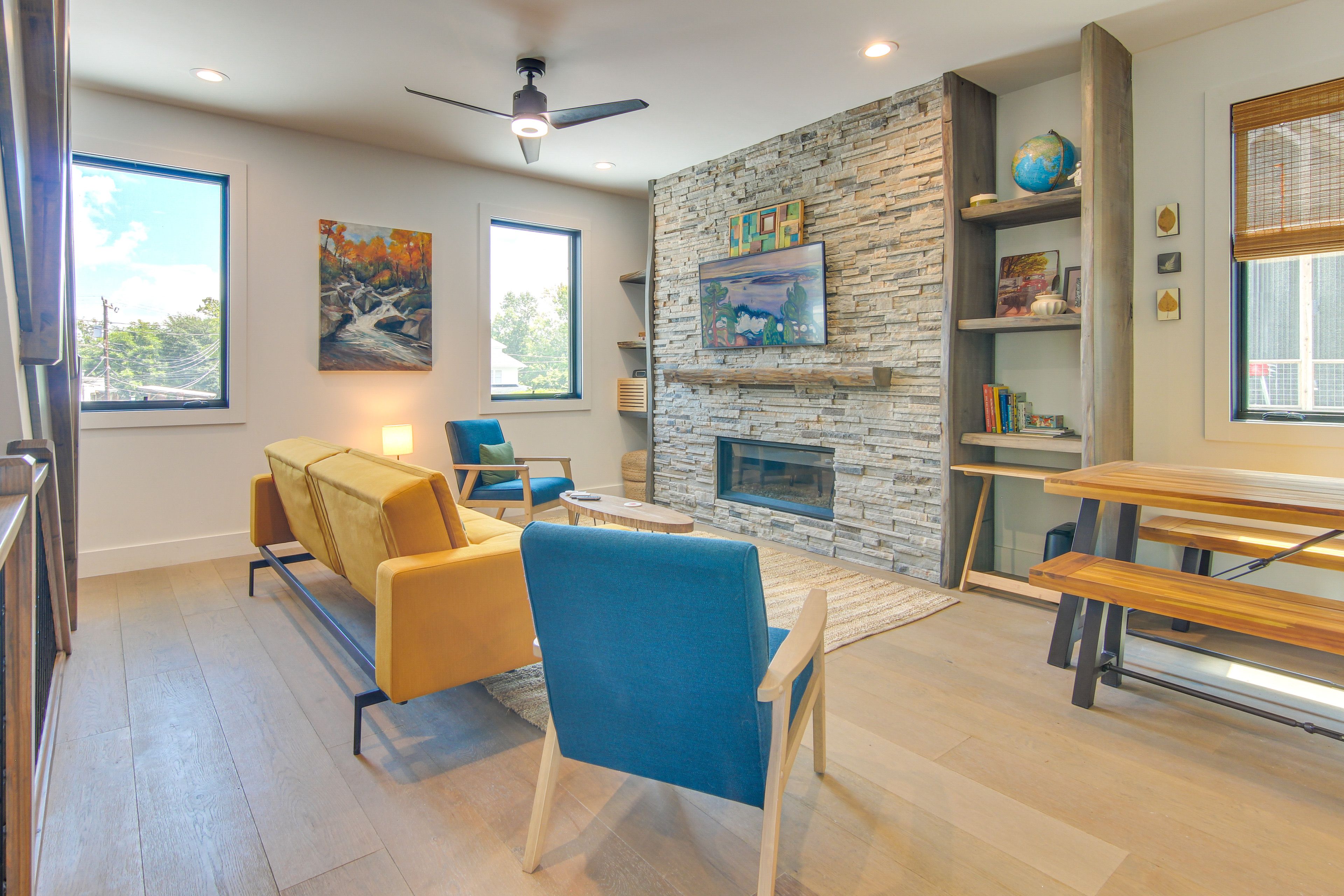 Living Area | Decorative Fireplace | 2nd Floor