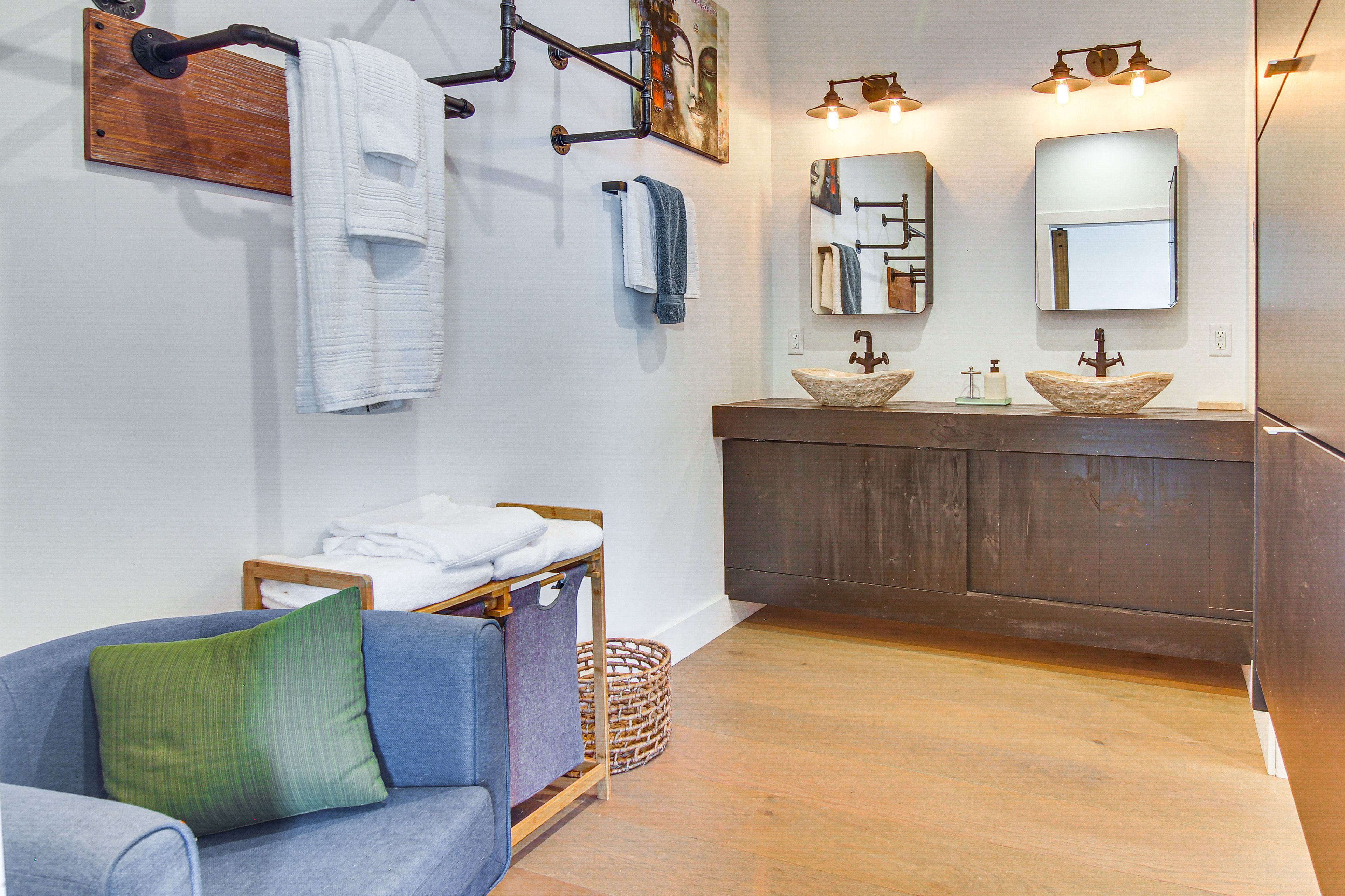 Full Bathroom | Towels Provided | 3rd Floor