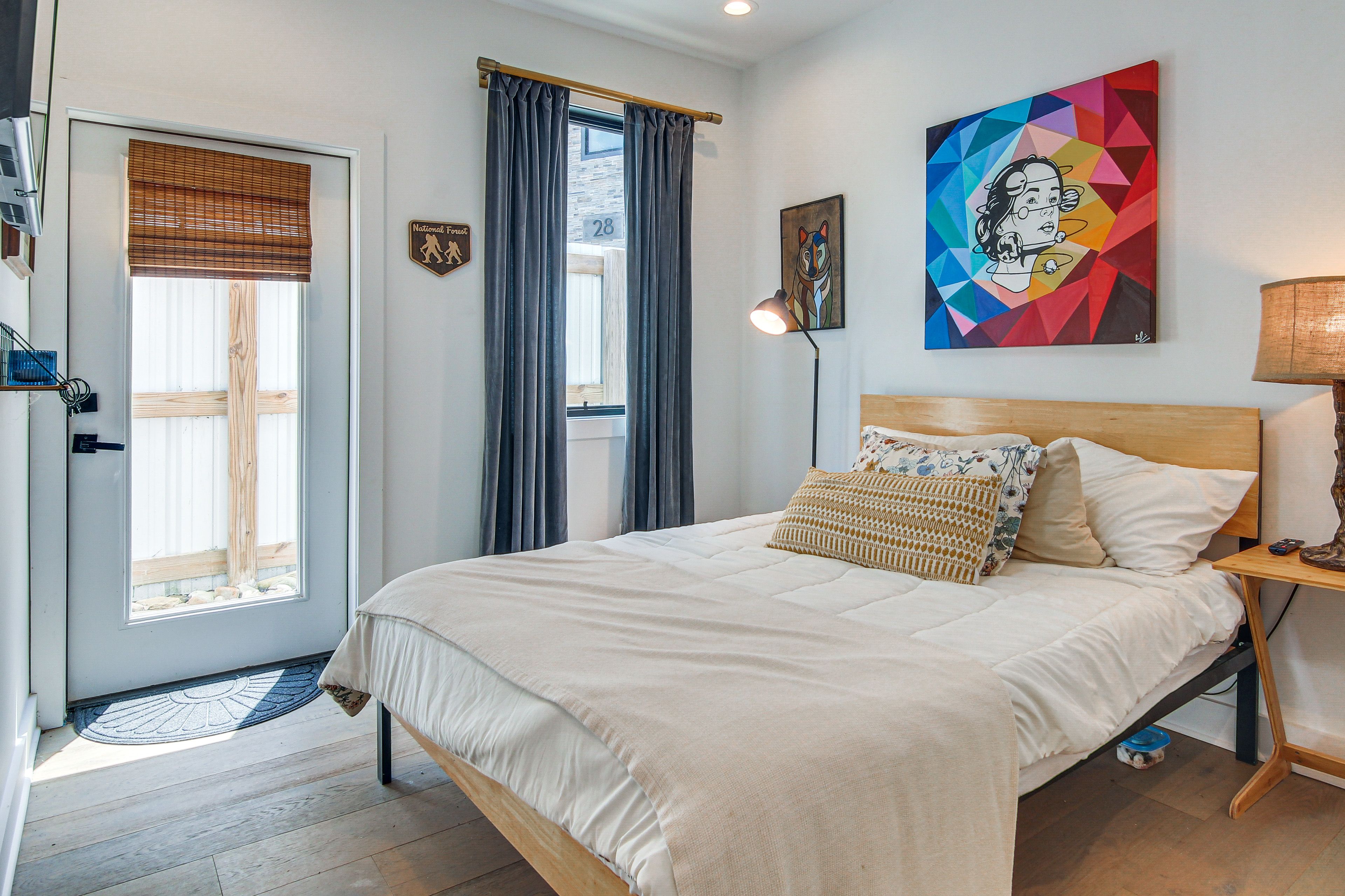 Bedroom 3 | Queen Bed | 1st Floor