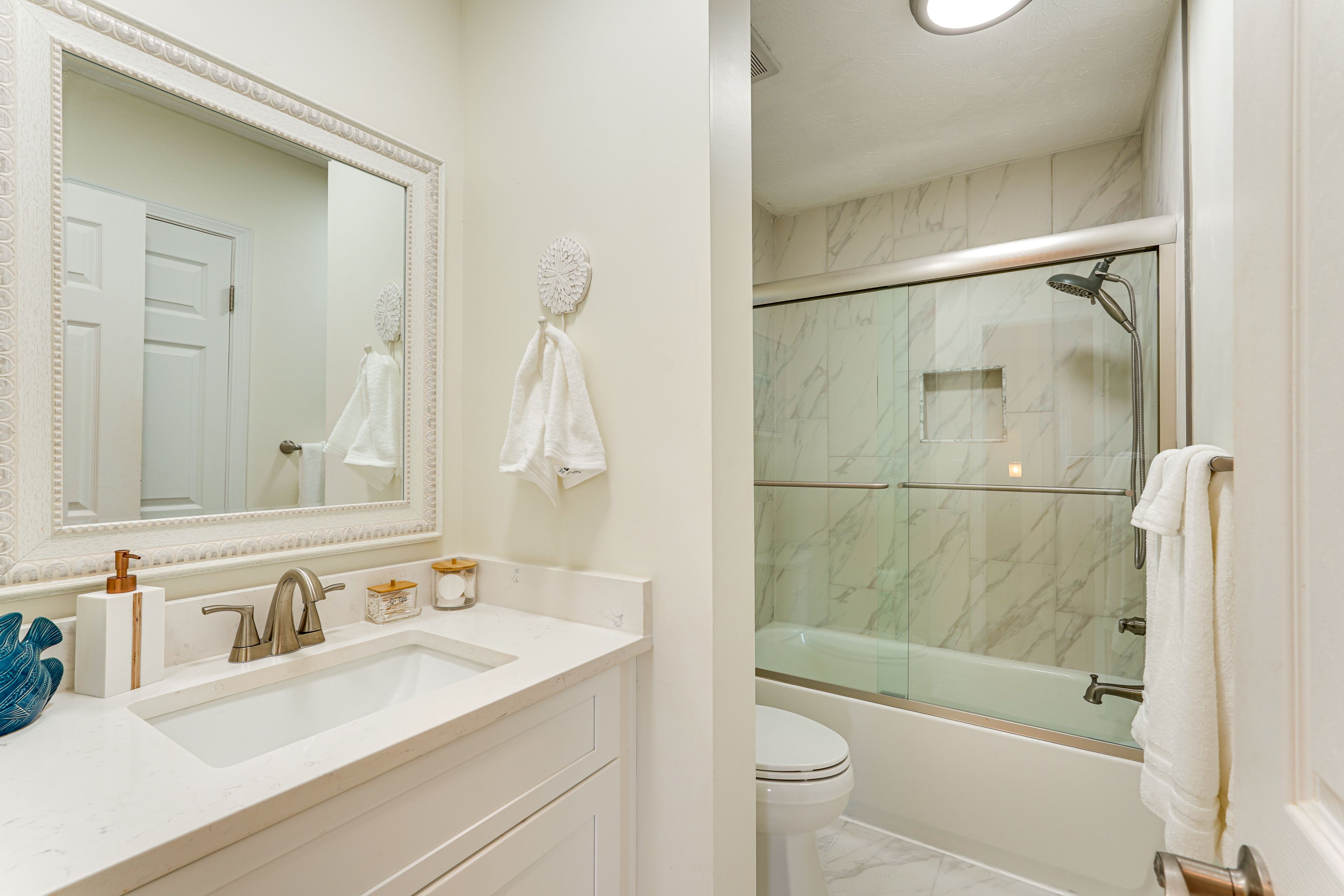 Full Bathroom | 2nd Floor