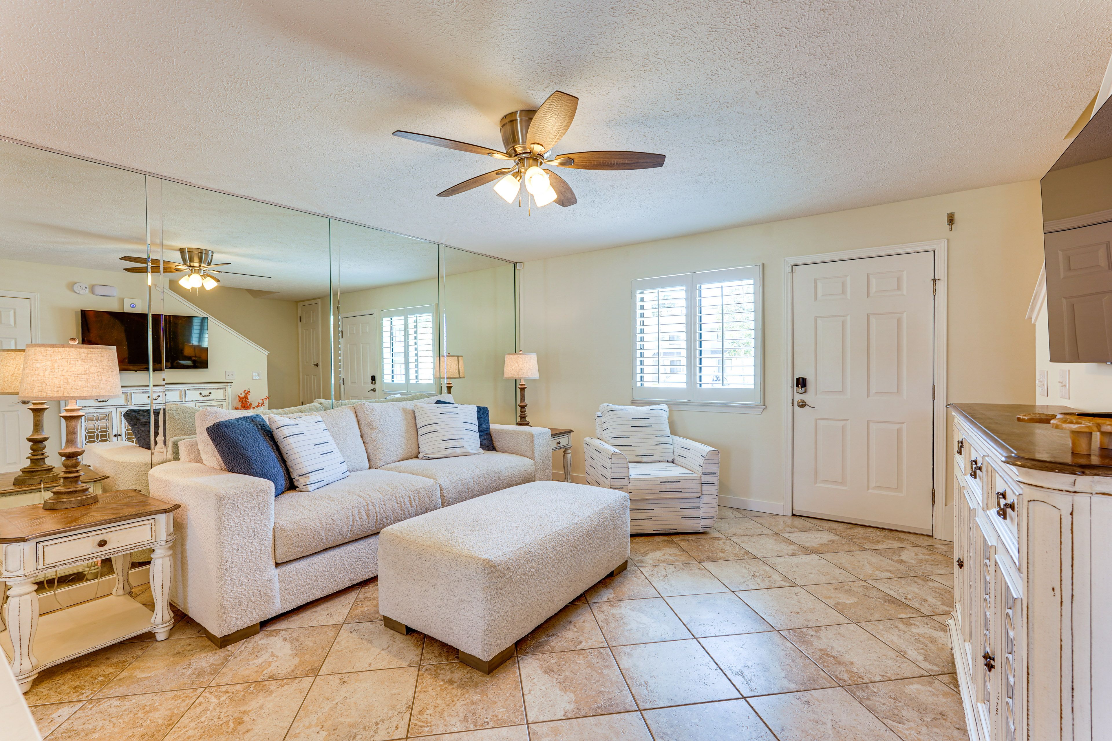 Living Room | Queen Sleeper Sofa | 1st Floor | Free WiFi