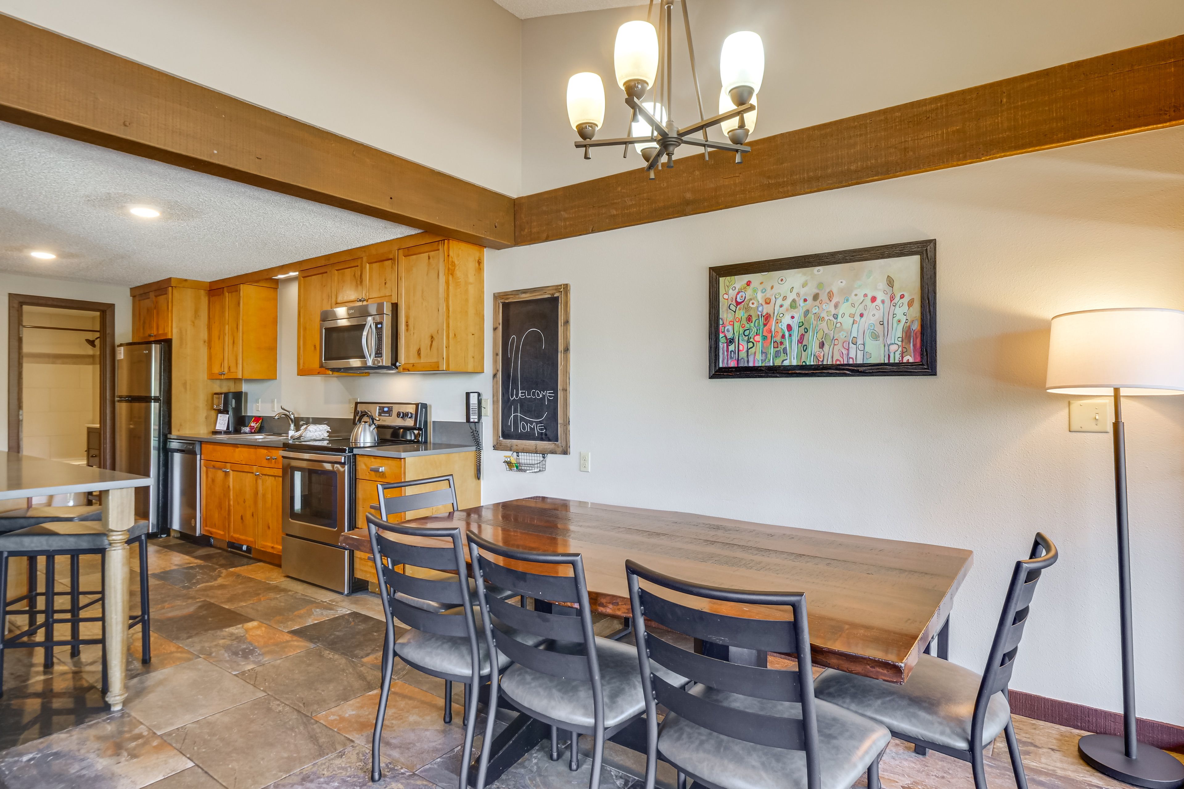 Dining Area | Free WiFi