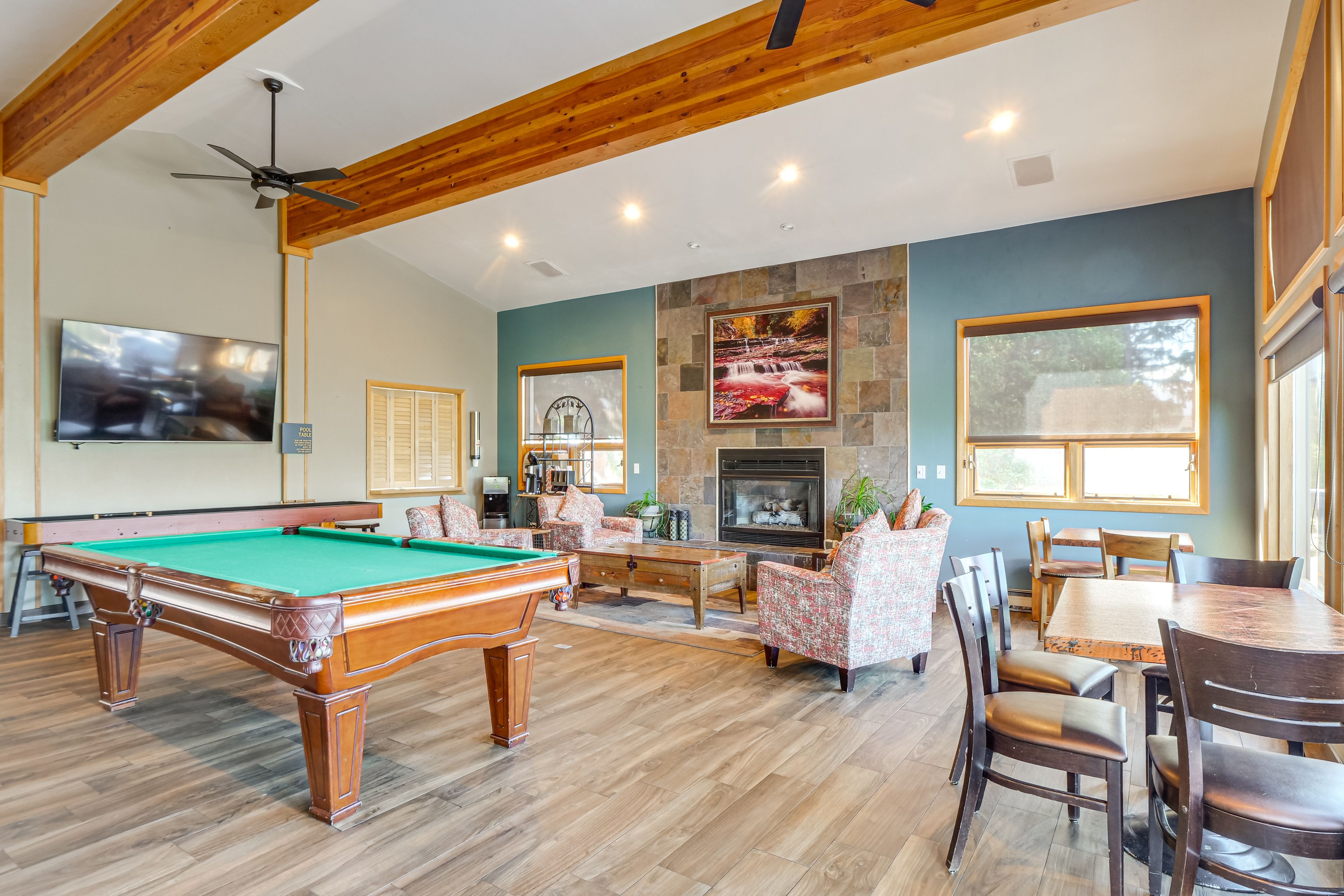 Gold Point Resort | Recreation Room | Shuffleboard | Pool Table | Library
