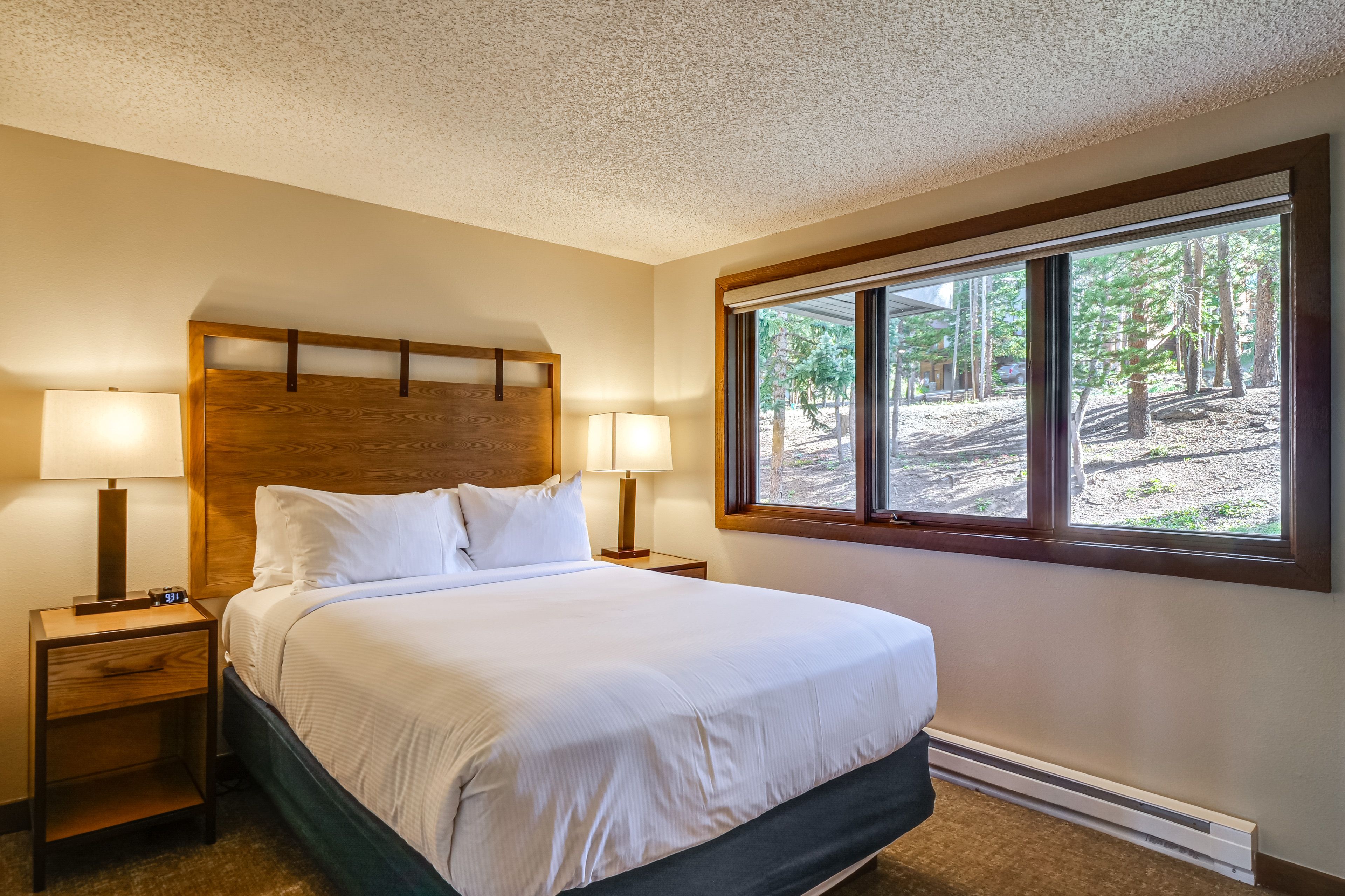 Bedroom 1 | Queen Bed | Smart TV | Upper Level