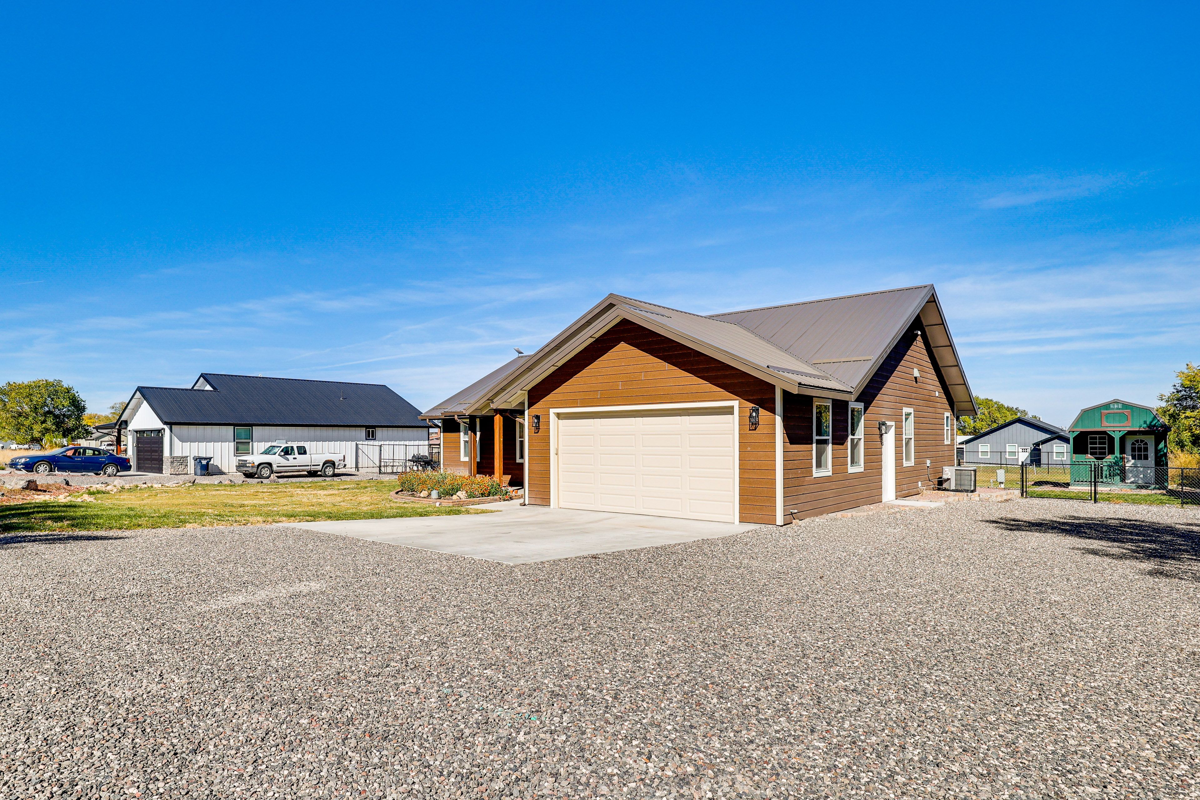 Parking | Garage | Driveway (5 Vehicles) | RV Parking Allowed On-Site