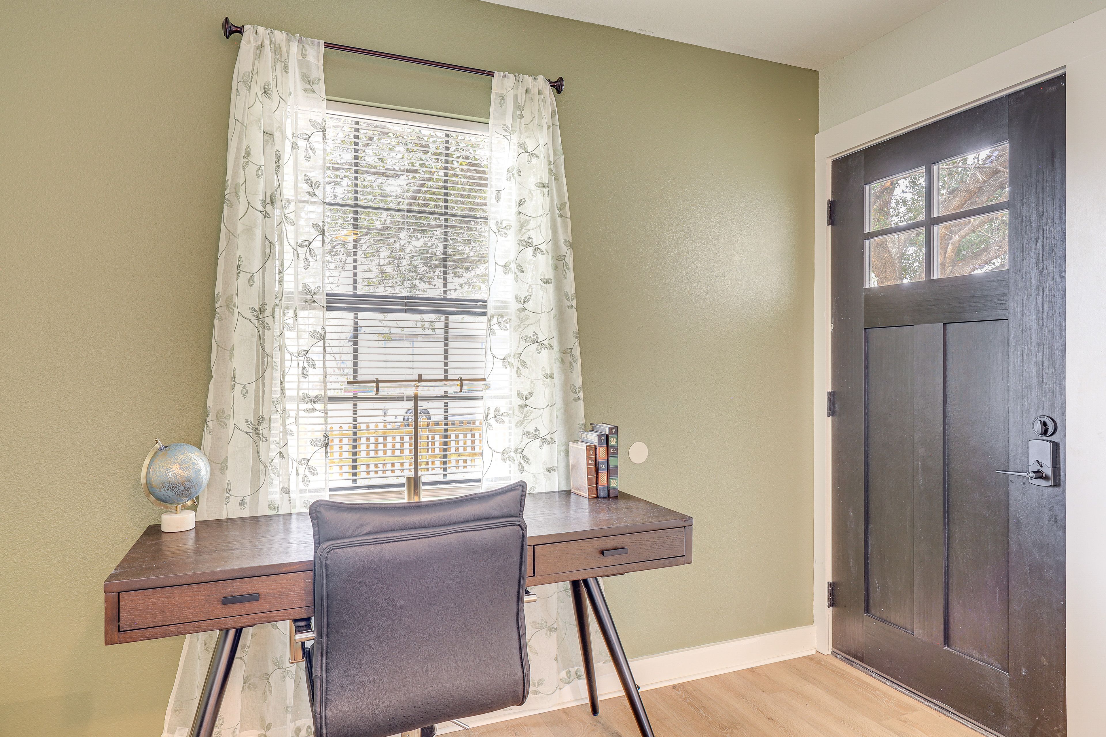 Dedicated Workspace | In-Unit Laundry