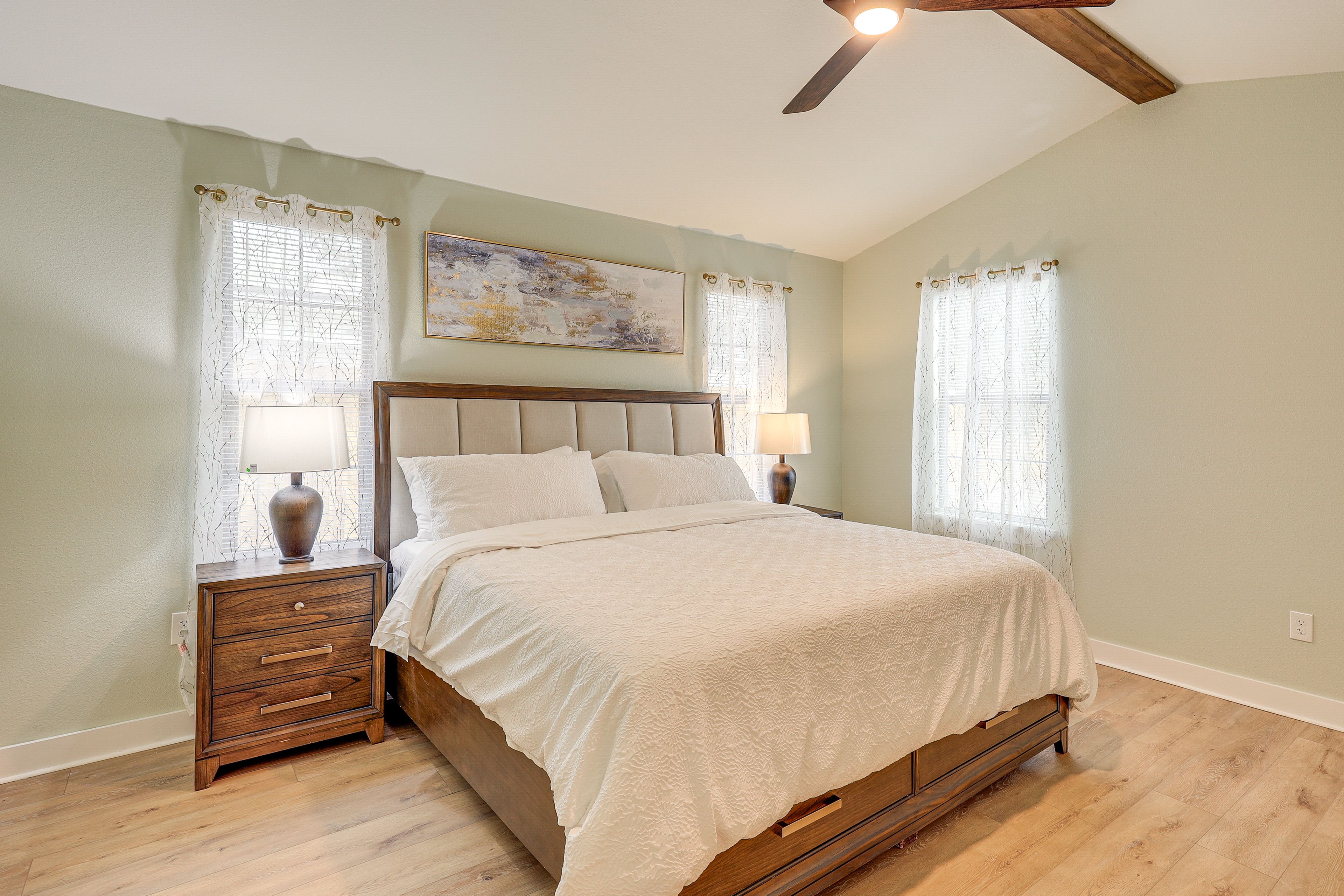 Bedroom 1 | King Bed