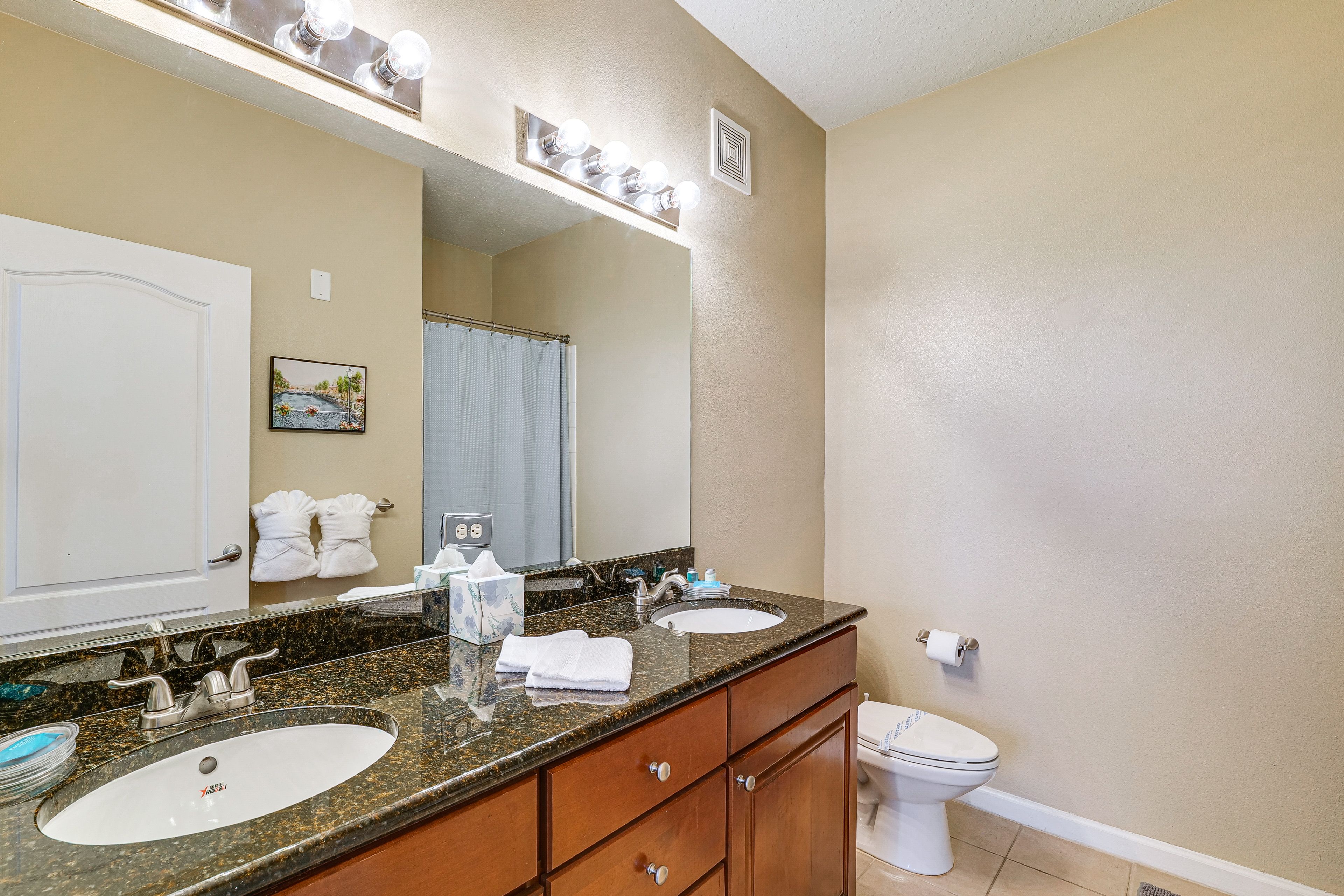 En-Suite Bathroom | Towels & Linens Provided